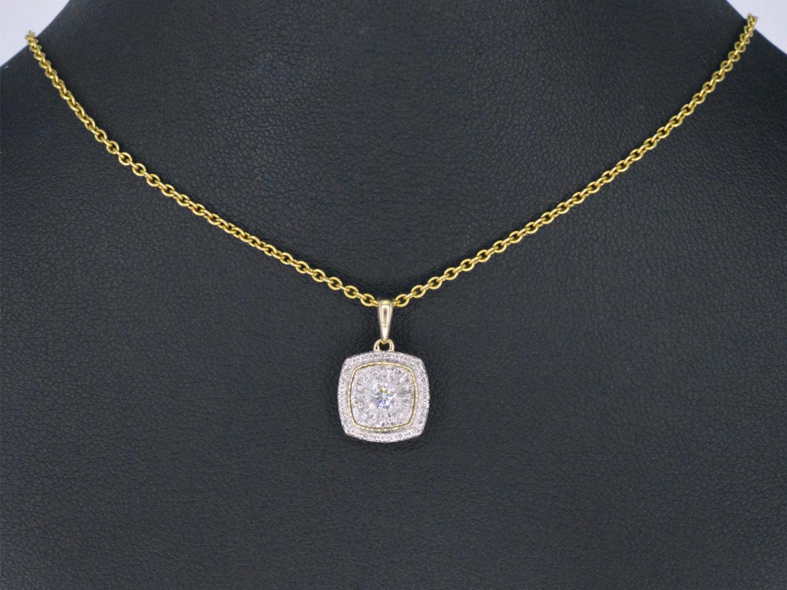Diamonds: Naturally Shiny

Weight: 0.55 carat

Cut: Brilliant cut and Baguette cut

Colour: F-G

Clarity: SI-P

Quality: Good

Jewel: Pendant (excl. Necklace)

Weight: 1.8 gram

Measurements: 9 x 9 mm

Hallmark: 14 karat 

Condition: New

Retail