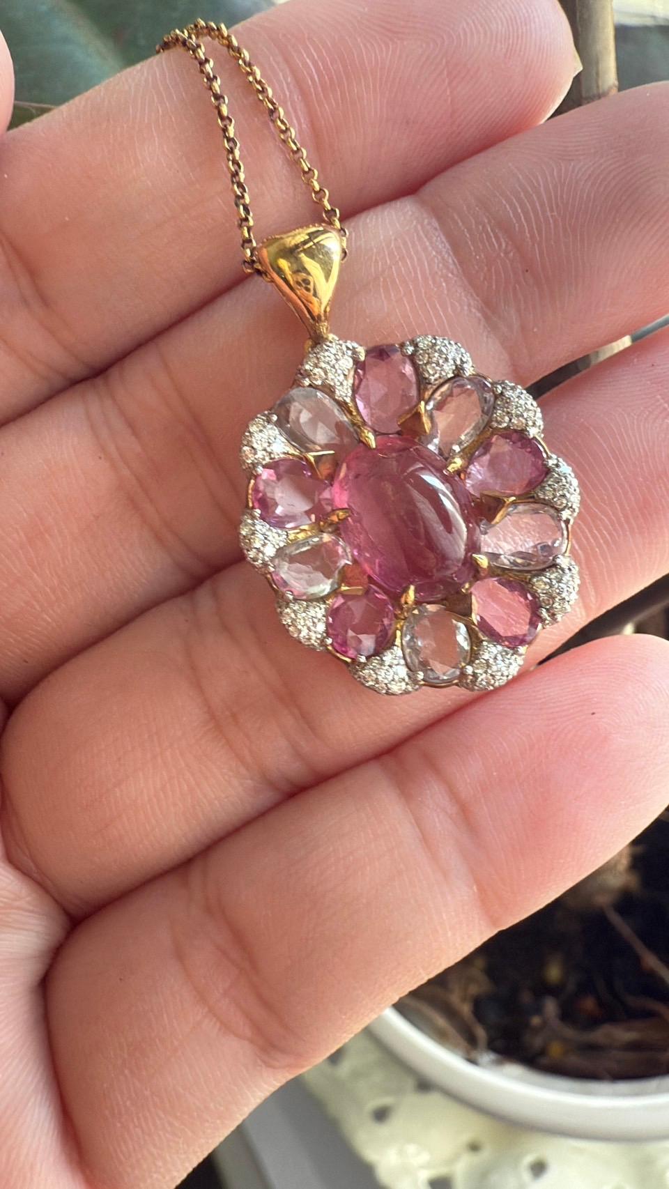 Ciondolo in oro con diamanti bianchi, tormalina rosa e zaffiri multicolori in vendita 5