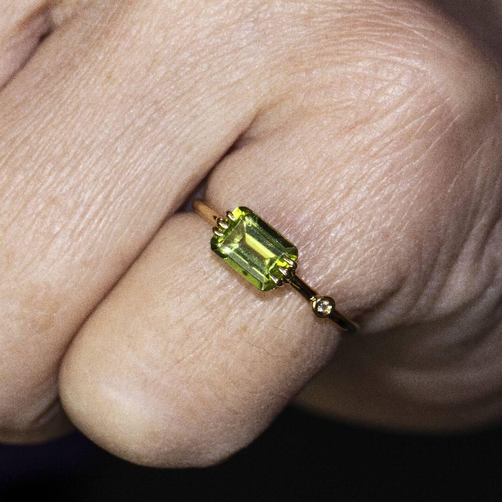 Gold, Peridot and Diamond Ring For Sale 2