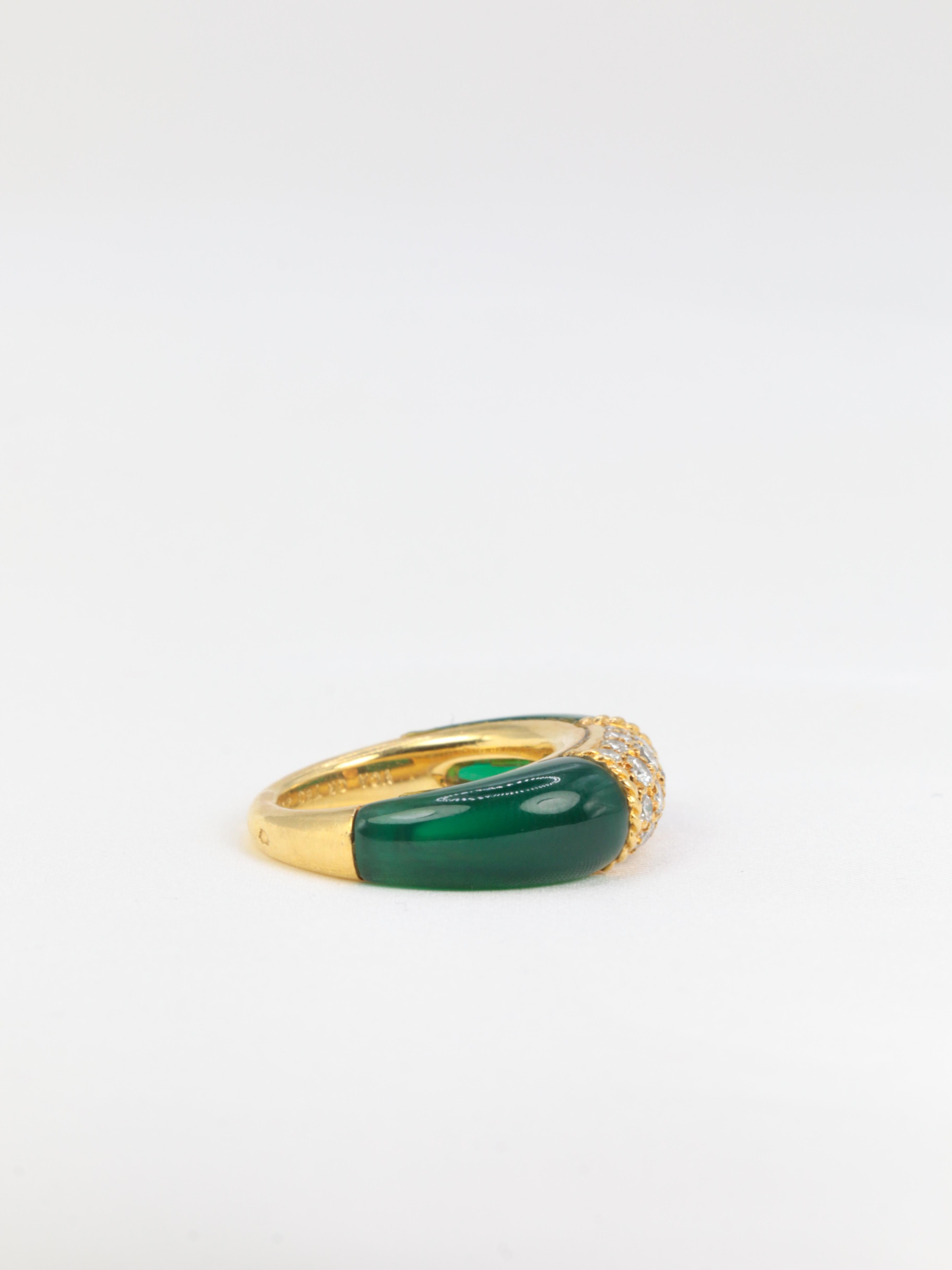 Gold Philippine Van Cleef & Arpels Ring with Chrysoprase and Diamonds In Excellent Condition In PARIS, FR