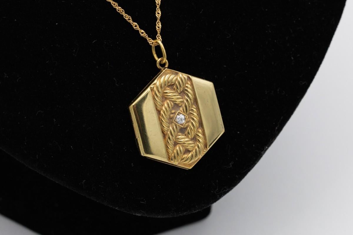 Gold photo locket medallion with a diamond, Scandinavia, early XX century. For Sale 1