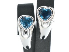 Piaget, boucles d'oreilles cœurs en or avec topaze