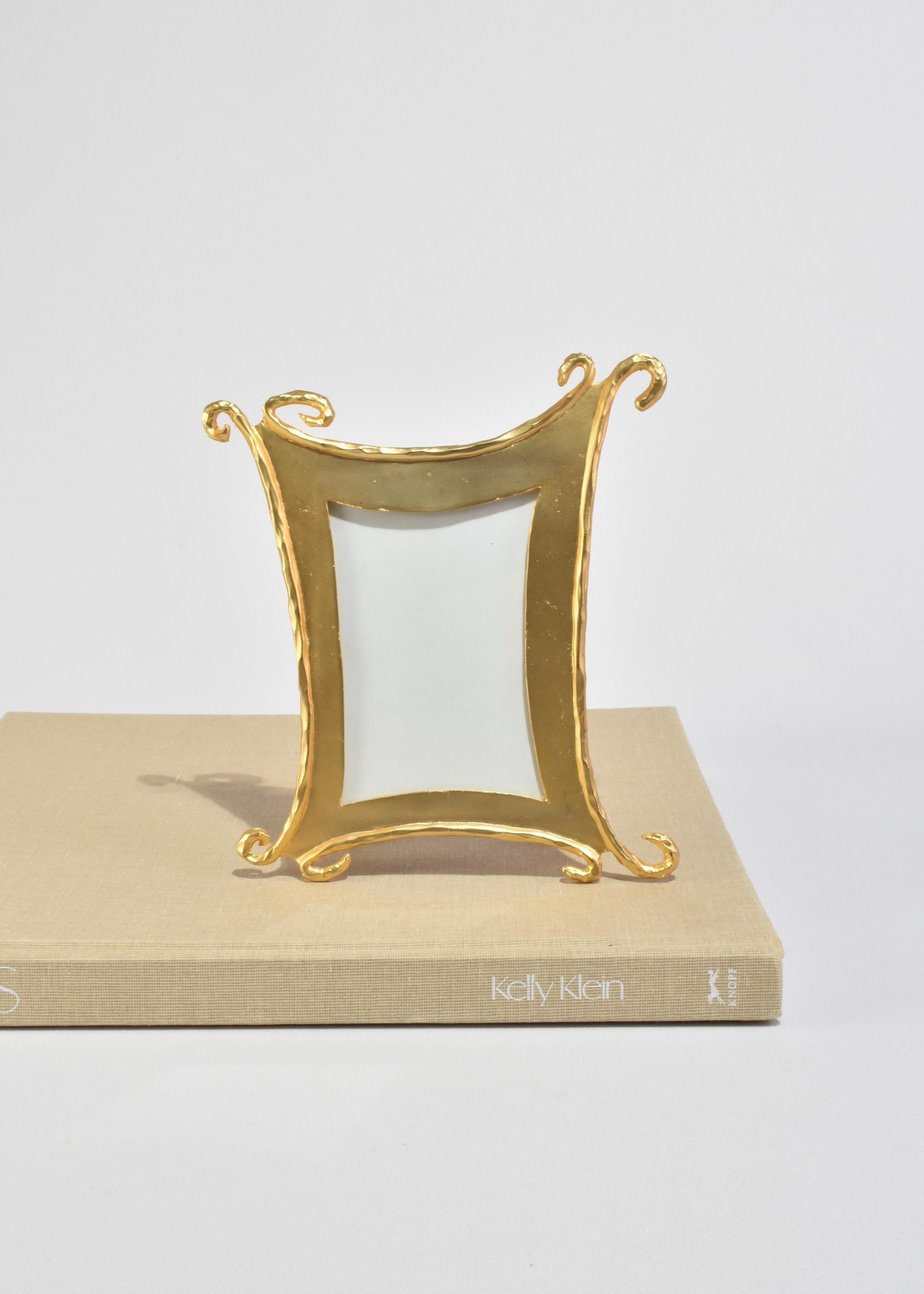 Bilderrahmen aus Gold (Metall)