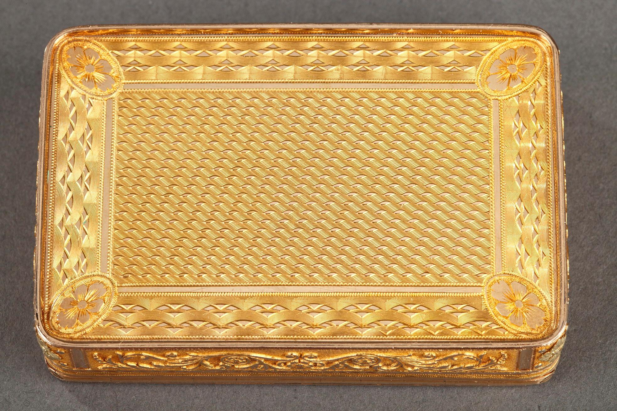 Boîte à pilules en or, Début du 19e siècle en vente 8