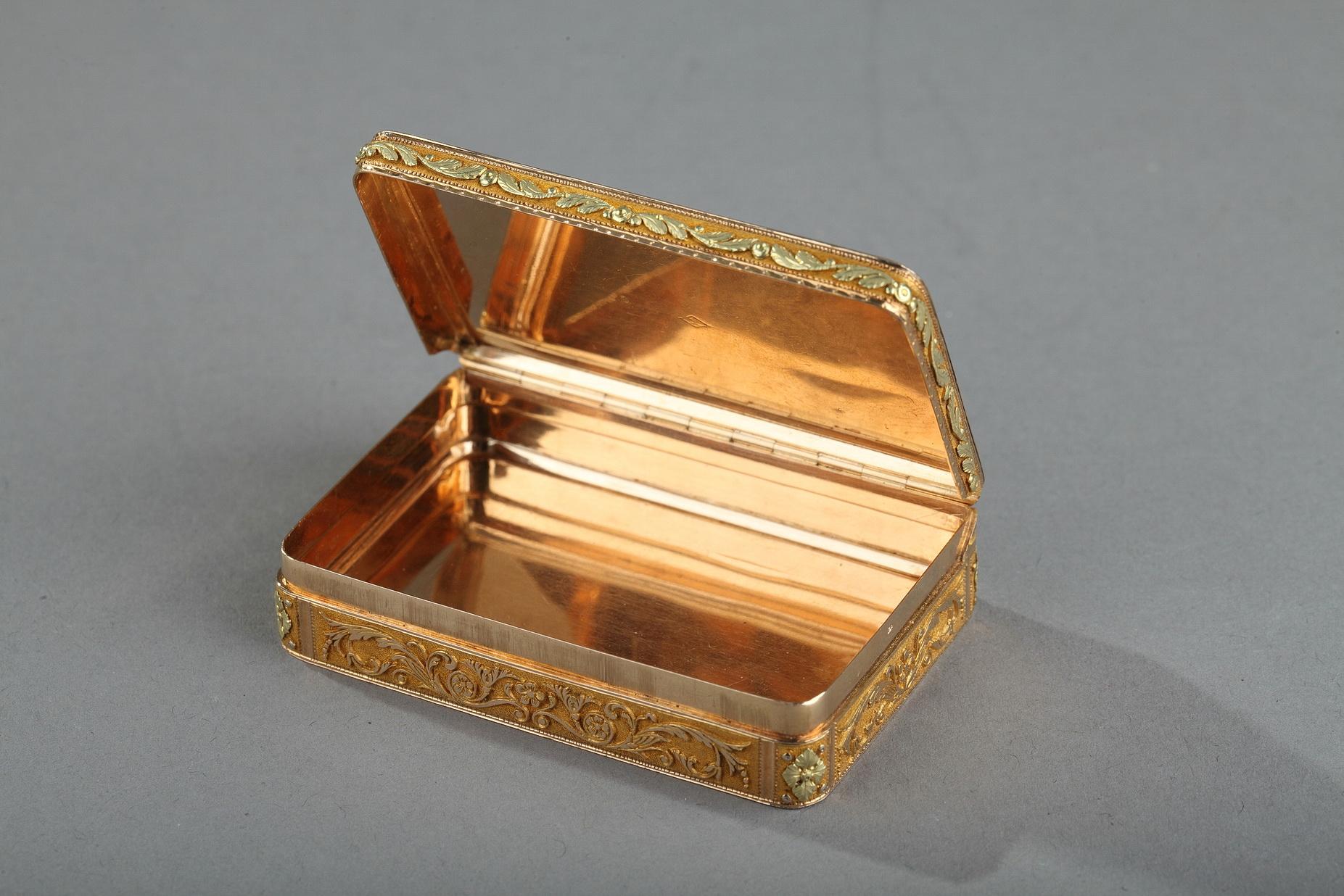 Boîte à pilules en or, Début du 19e siècle en vente 9