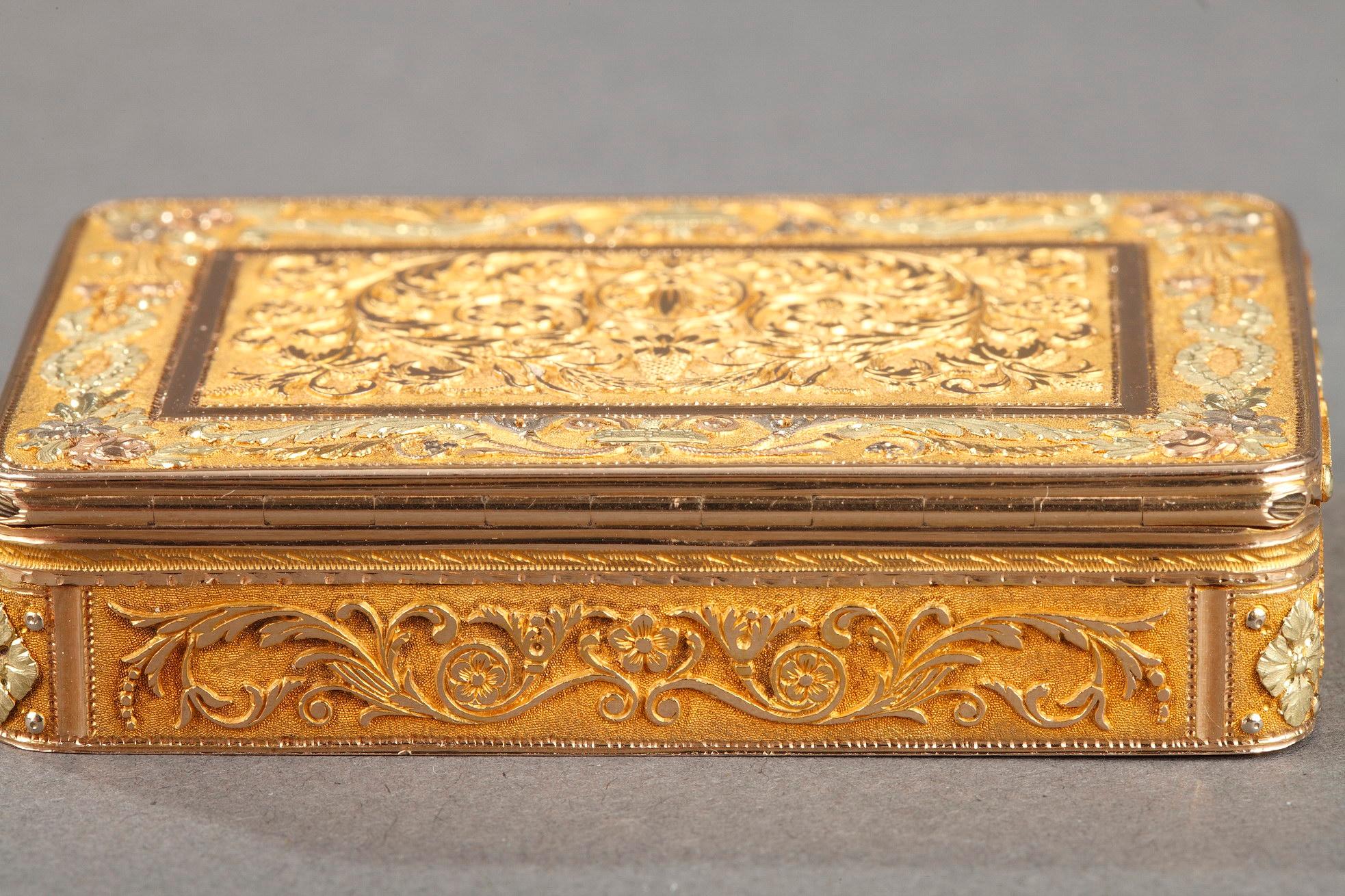 Boîte à pilules en or, Début du 19e siècle en vente 2