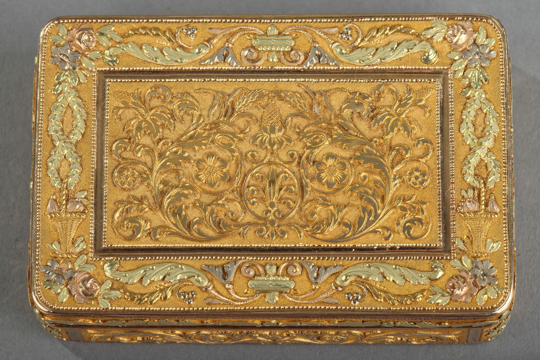 Boîte à pilules en or, Début du 19e siècle en vente 3