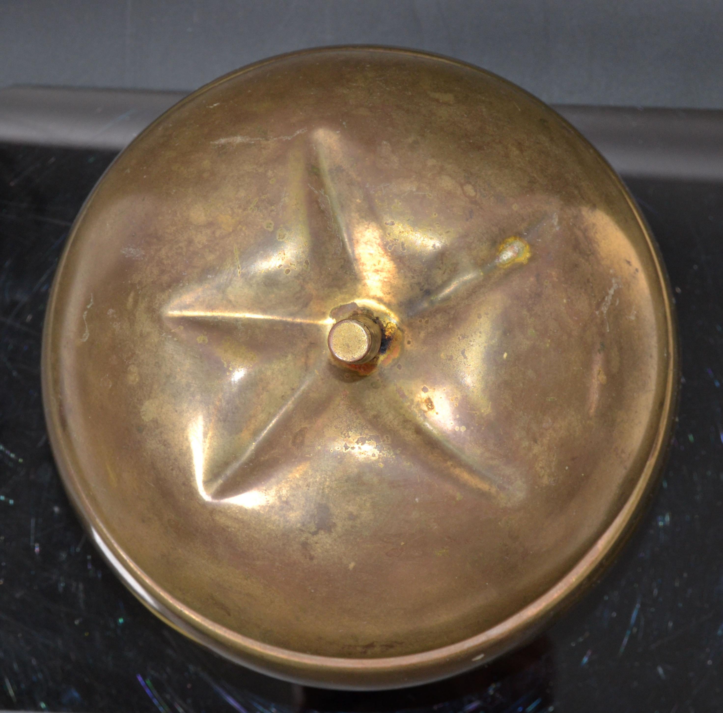 Cubitera aislada en forma de tomate de chapa de oro sobre níquel, Francia, 1950 en Bueno estado para la venta en Miami, FL