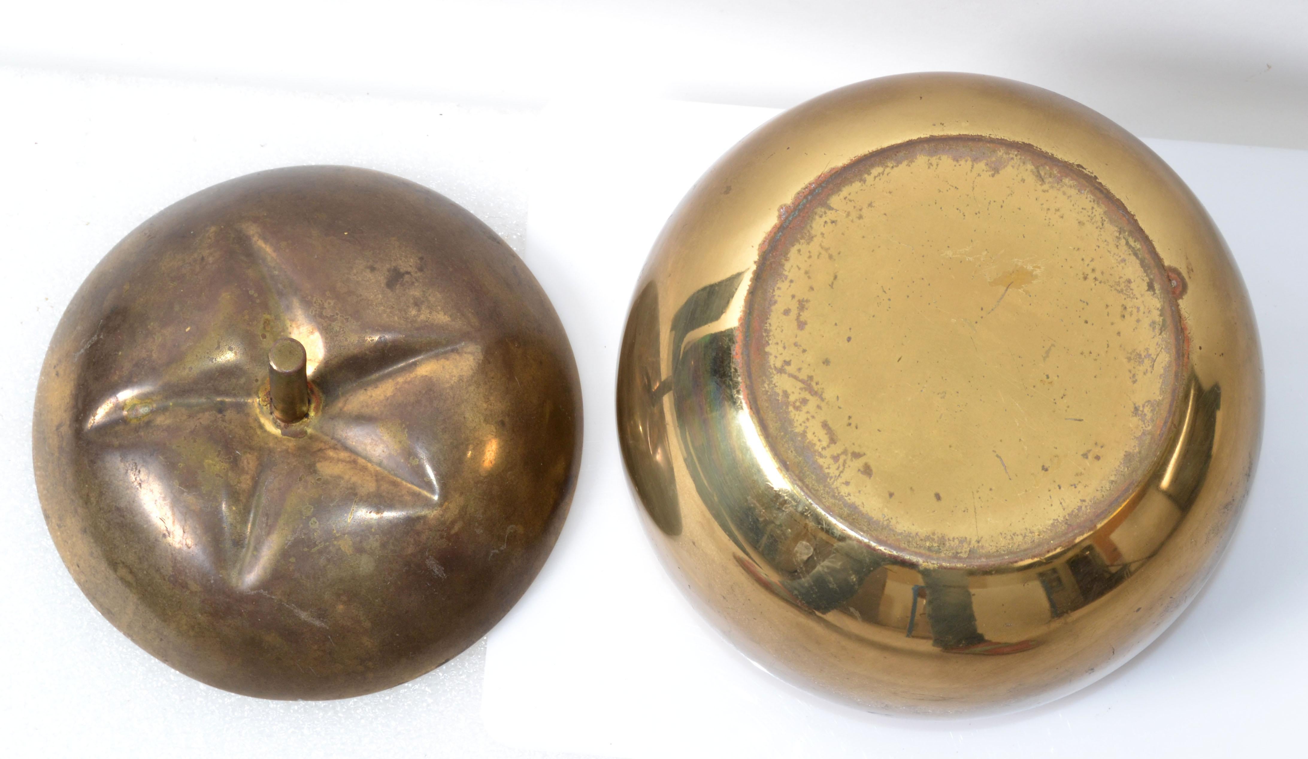 Cubitera aislada en forma de tomate de chapa de oro sobre níquel, Francia, 1950 en venta 1