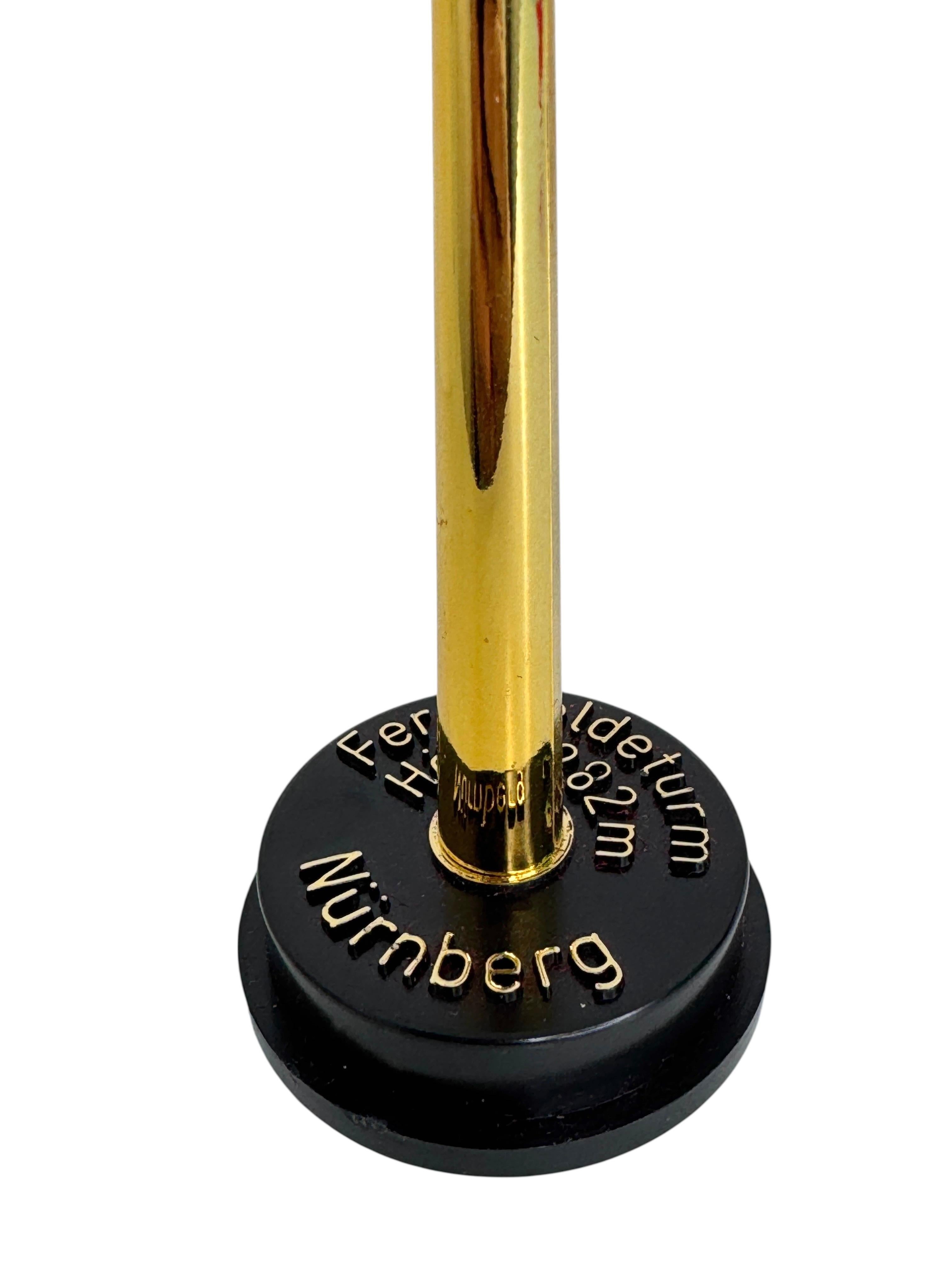 Plaque d'or TV Tour de Nuremberg Ball and Ball Objet souvenir, années 1980 Bon état - En vente à Nuernberg, DE