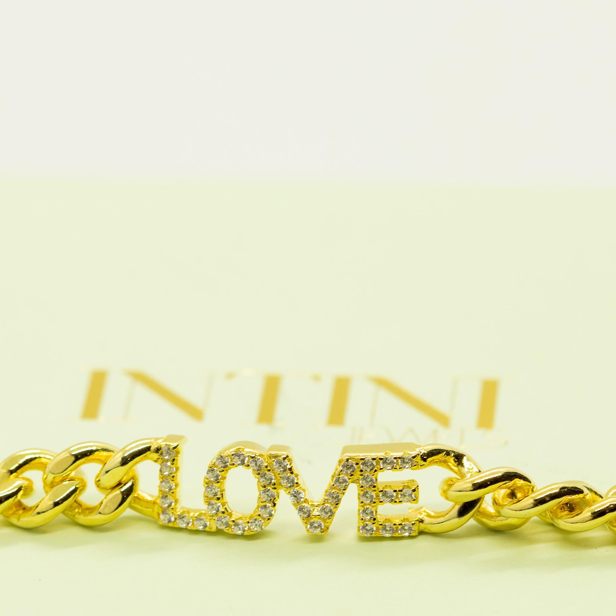 Un diseño romántico único para una pulsera personalizada excepcional, que exprese tu verdadero amor.

El nombre se puede personalizar si se solicita.

- Oro Plateado Plata
- Longitud total 18 cm
- Peso total 20,0 g

La forma y el color pueden variar