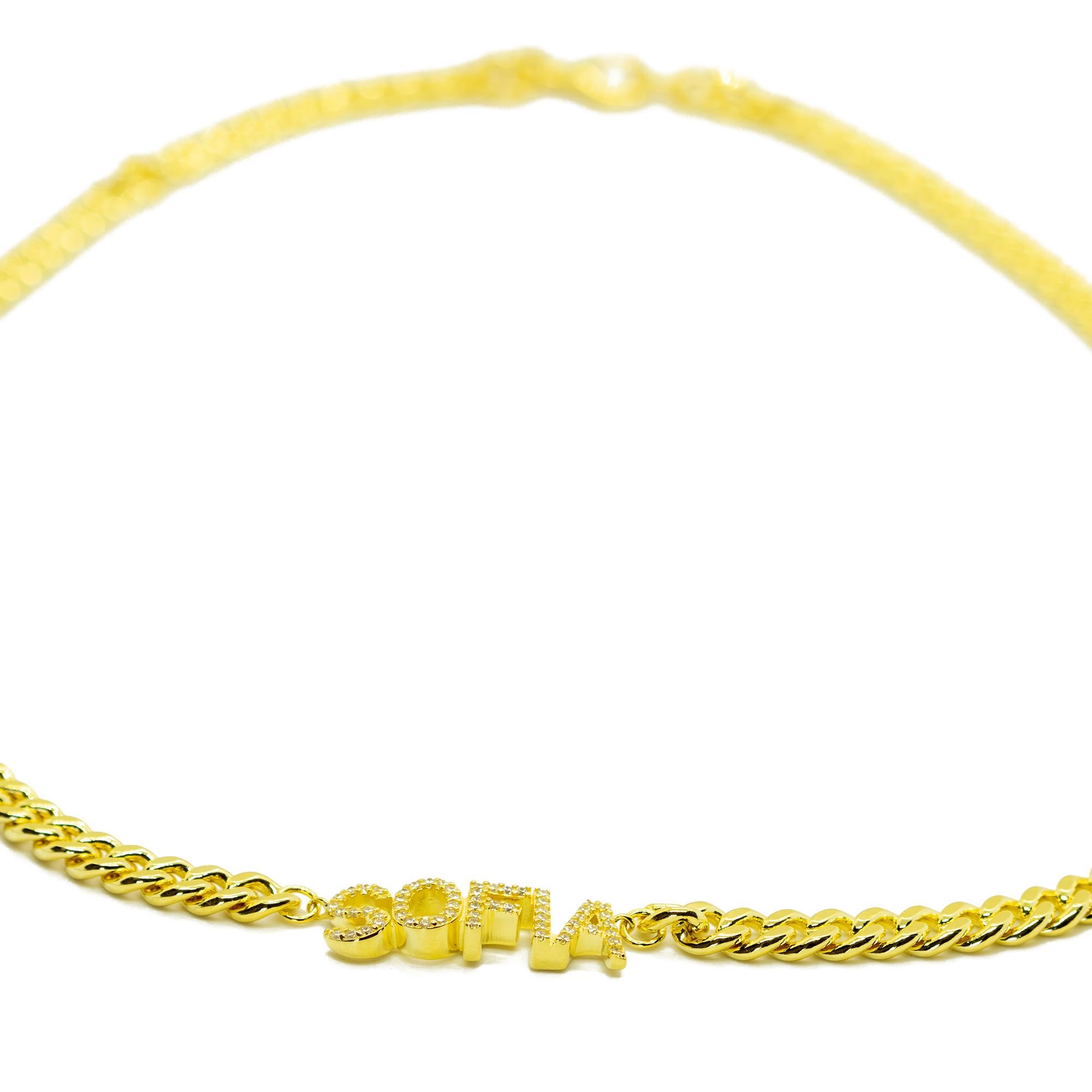 Taglio brillante Catena di zirconi con placca d'oro con lettere personalizzate Sofia Intini Jewels in vendita