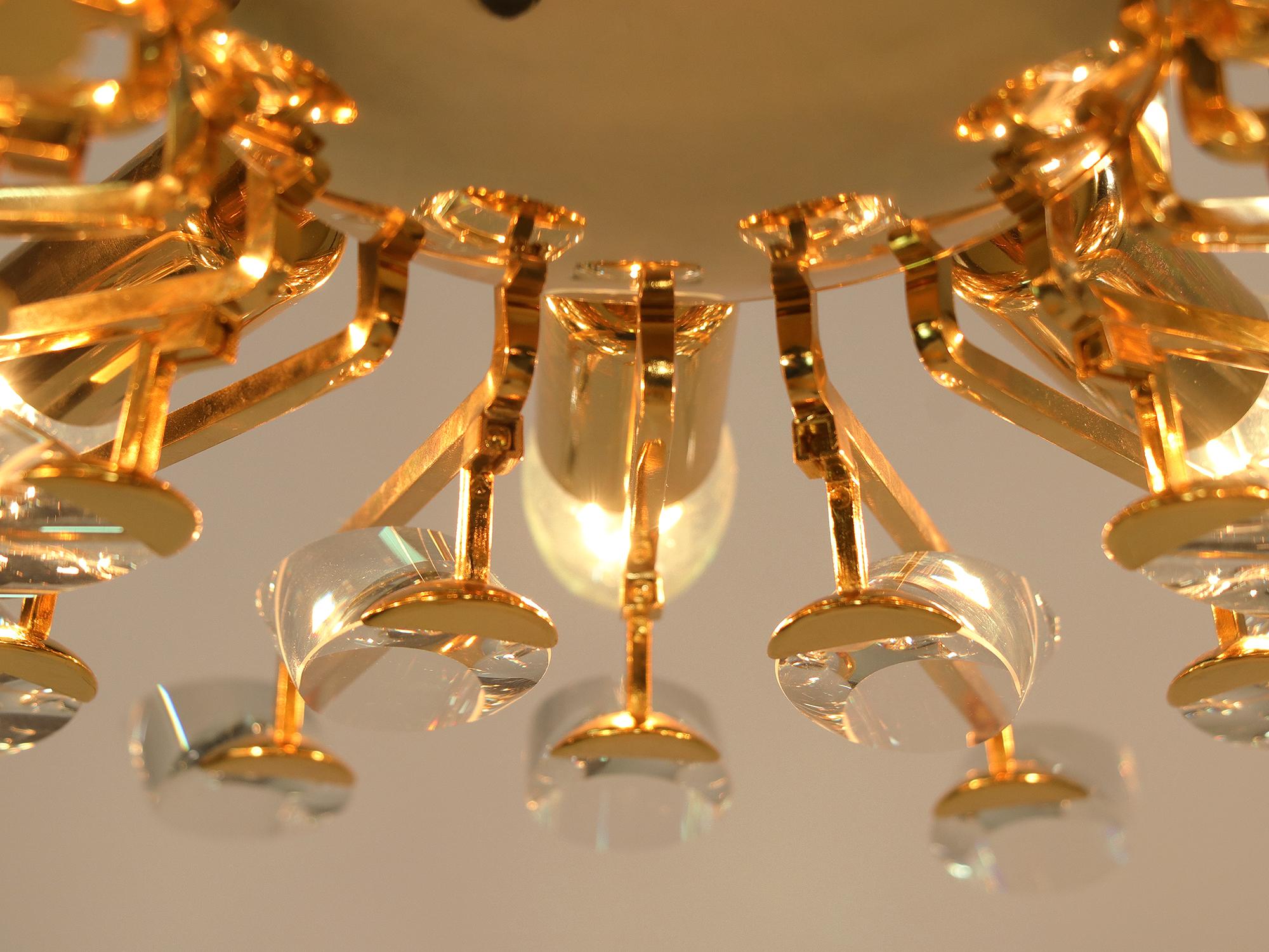 1970s Italy Stilkronen Flush Mount Chandelier Crystal Glass & Gilt Brass  In Good Condition In Niederdorfelden, Hessen