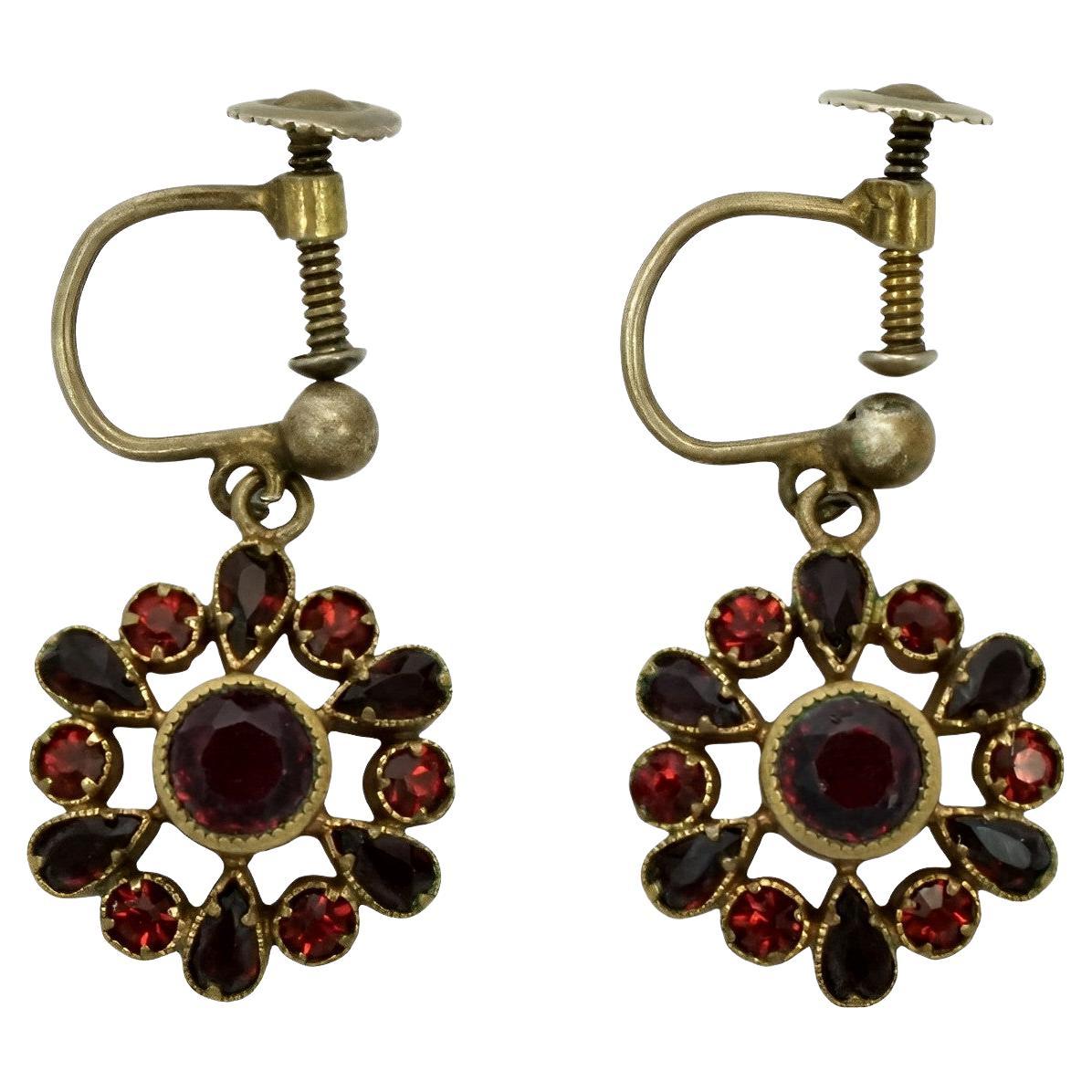 Orecchini a goccia con chiusura a vite placcati in oro e finto granato, circa 1920 in vendita