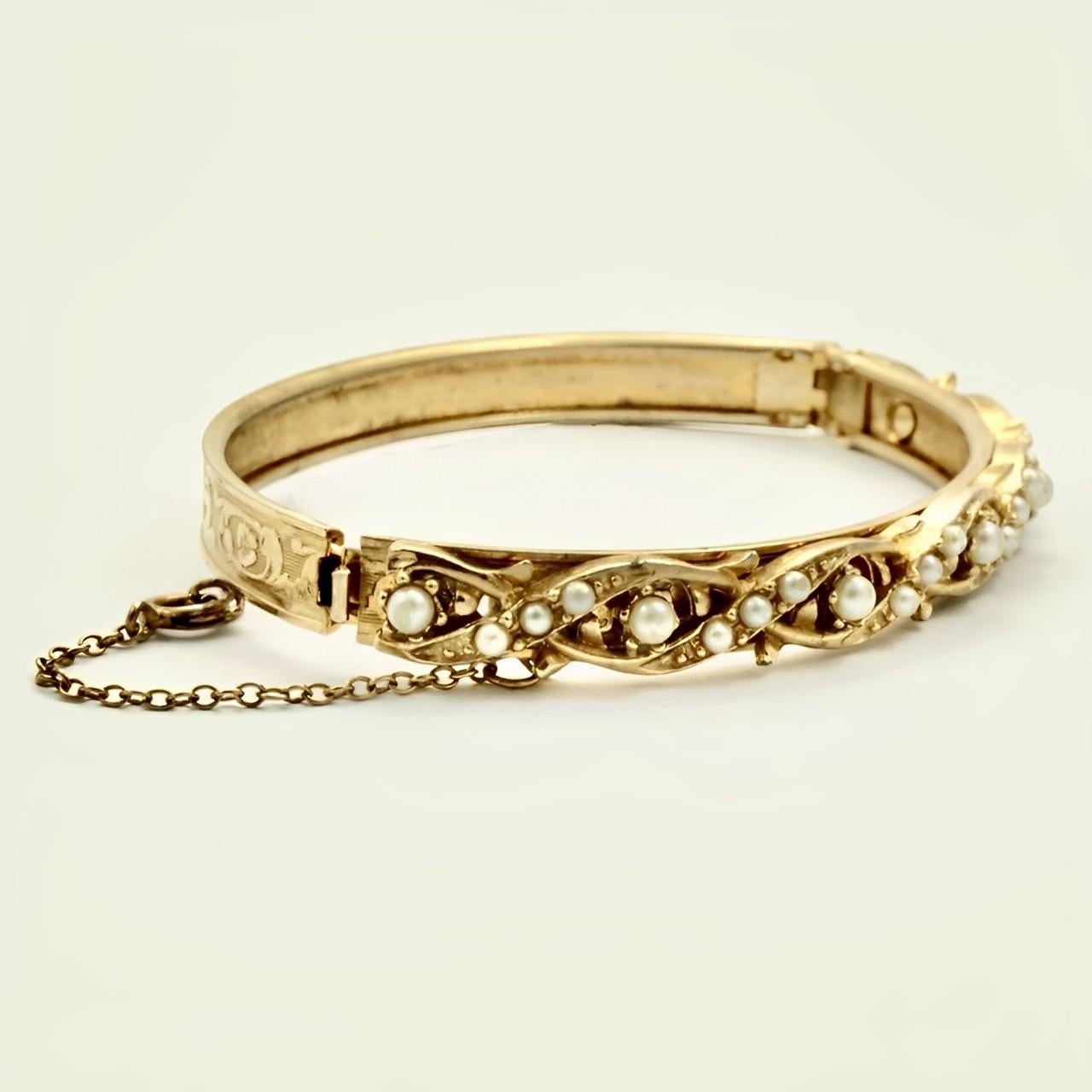 Gold Plated and Faux Pearl Bangle Bracelet circa 1950s In Good Condition For Sale In London, GB