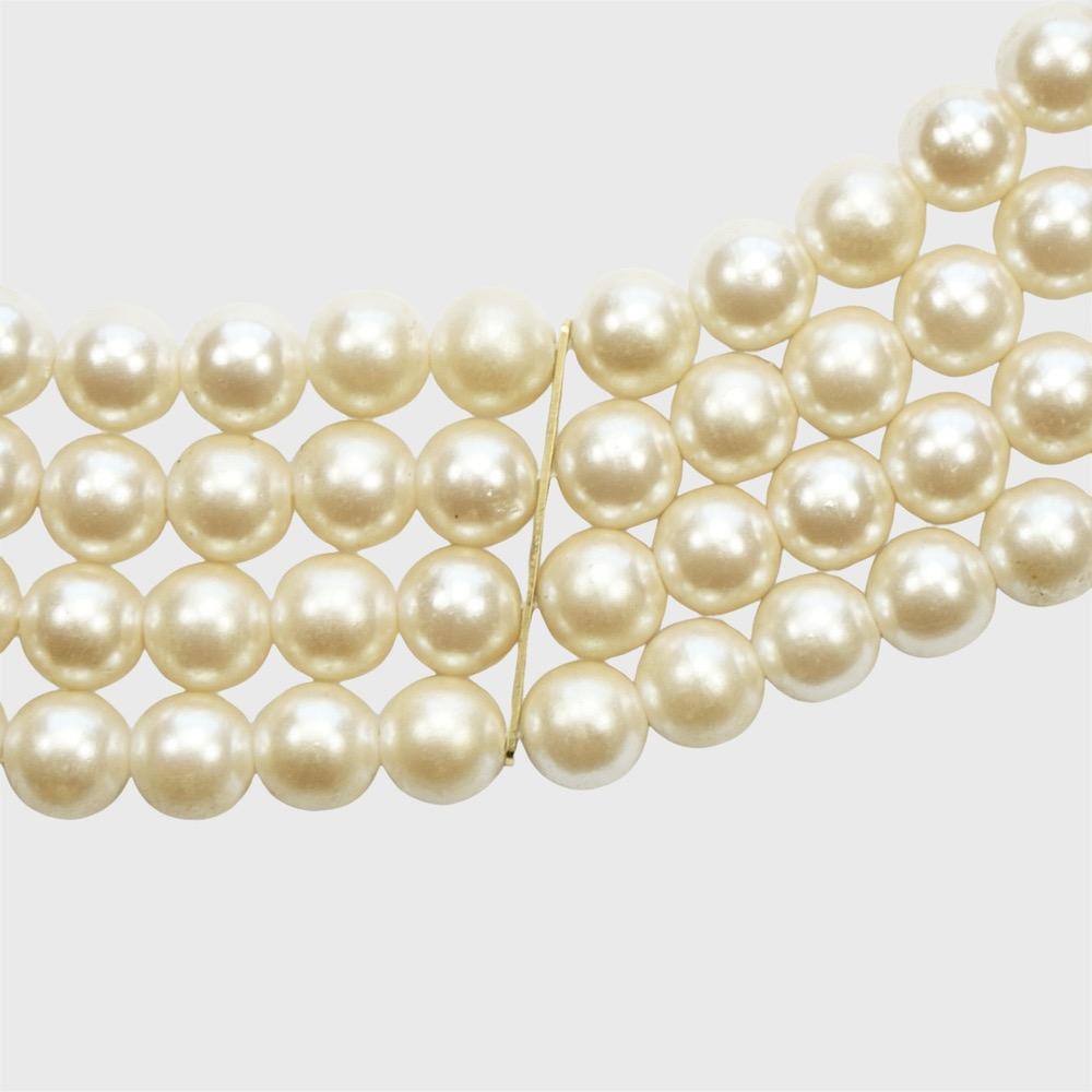 Collar gargantilla de cuatro vueltas con perlas de imitación color crema y chapado en oro en venta 2