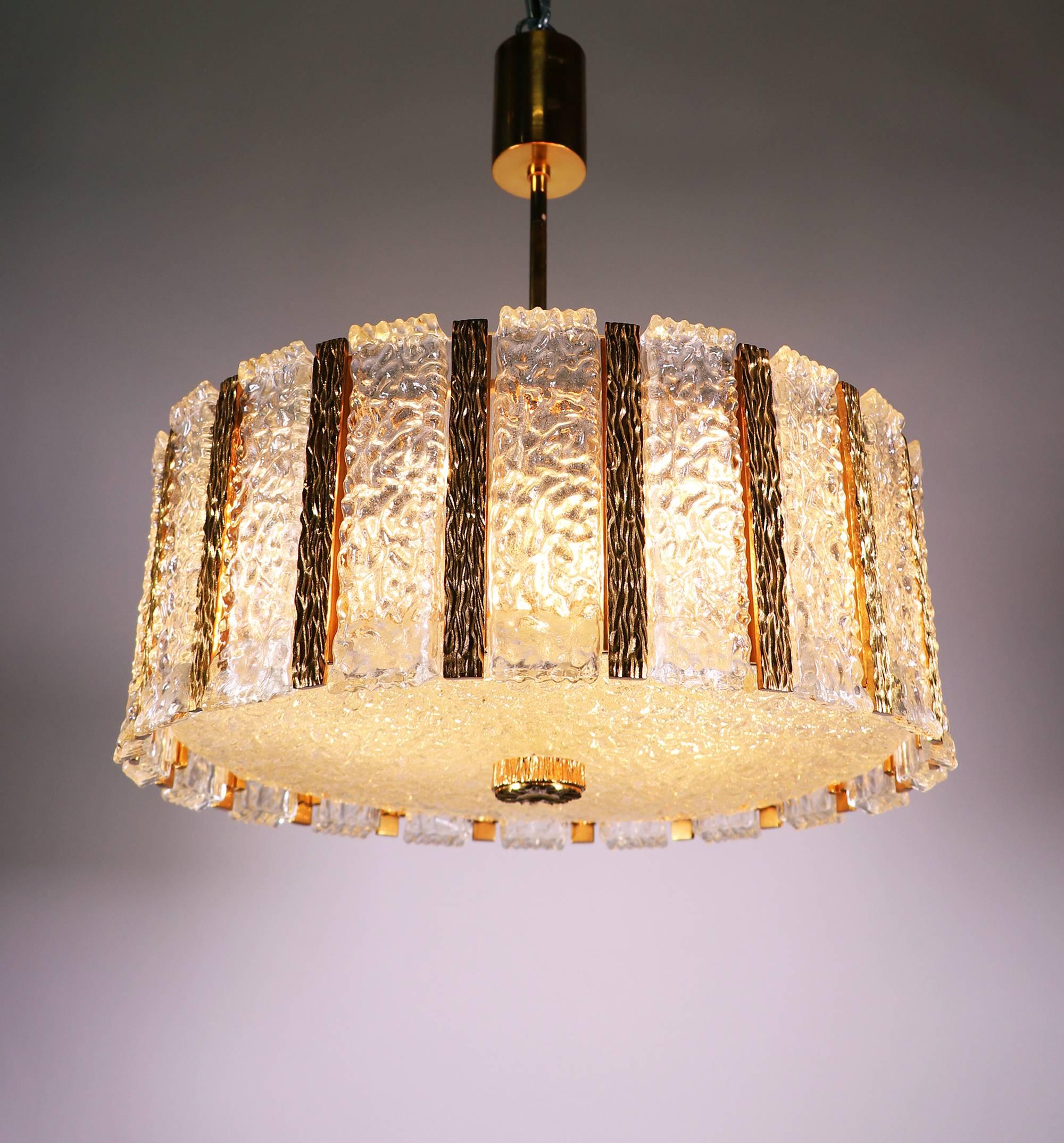 Elegant gold-plated drum chandelier with iced glass panels on a gilt-bronze frame. Heavy duty. Designed by Kalmar, Austria in the 1960s.

Design: Julius Theodor Kalmar. 
Measures: diameter 20