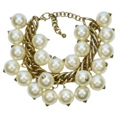 Pulsera Cha Cha chapada en oro y perlas de imitación marfil circa años 80