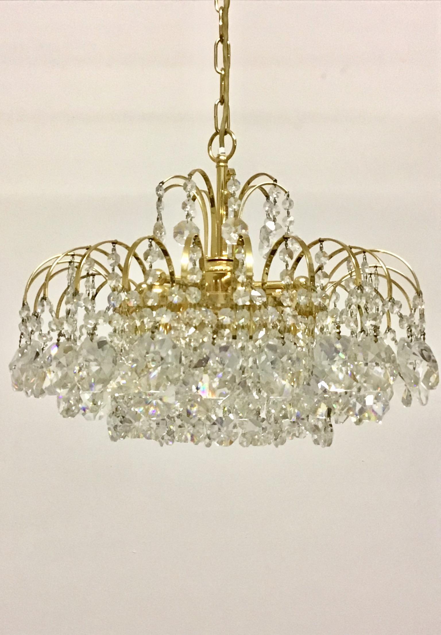 A mid -century high quality six-light gilt brass and Swarovski crystal chandelier, Germany, circa 1960s.
Socket: Six e 14 (Edison) for standard screw bulbs.
Excellent condition.