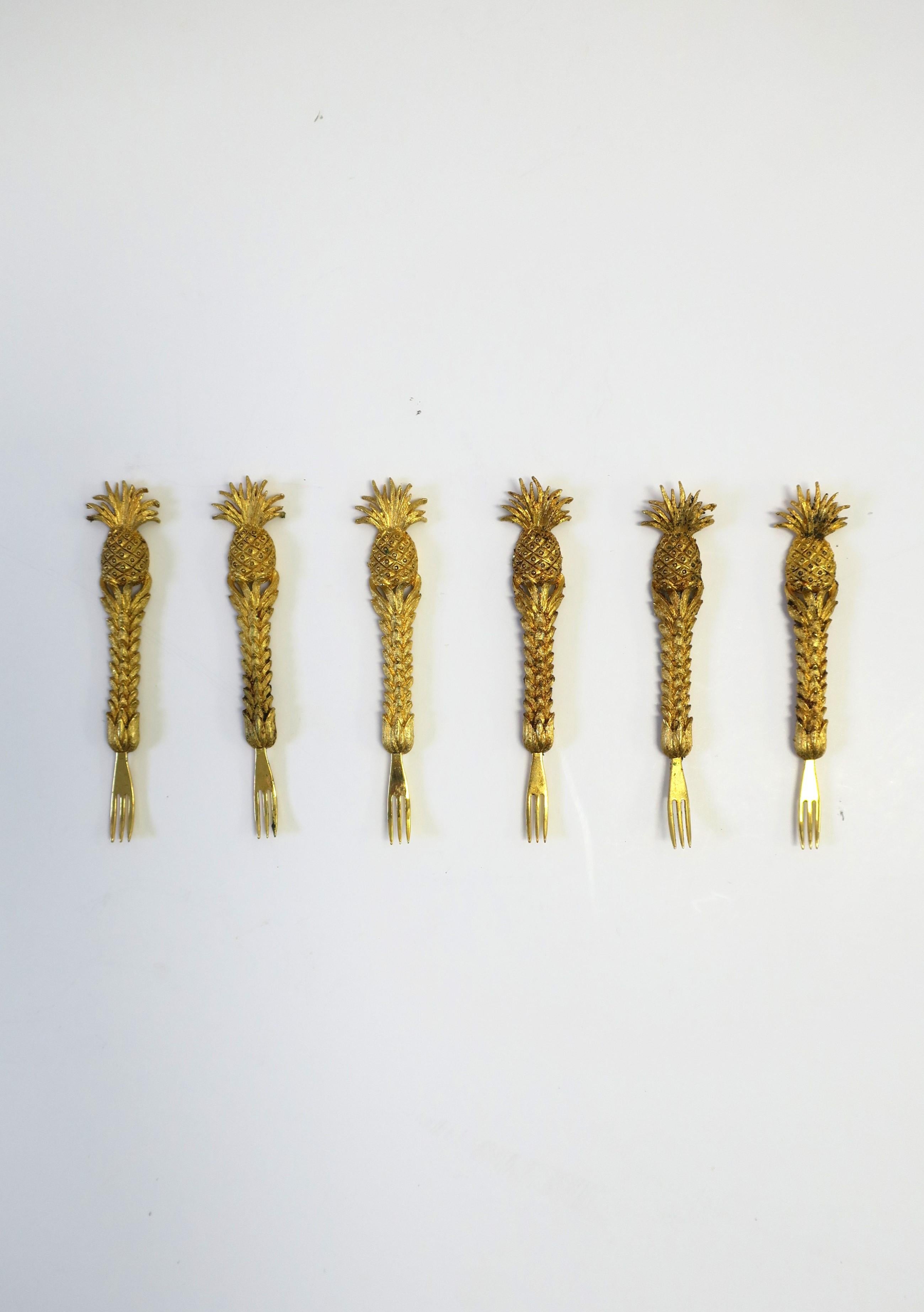 Gold Plated Appetizer Canapé Hor D'oeuvres Forks with Pineapple Design, 1960s In Good Condition For Sale In New York, NY