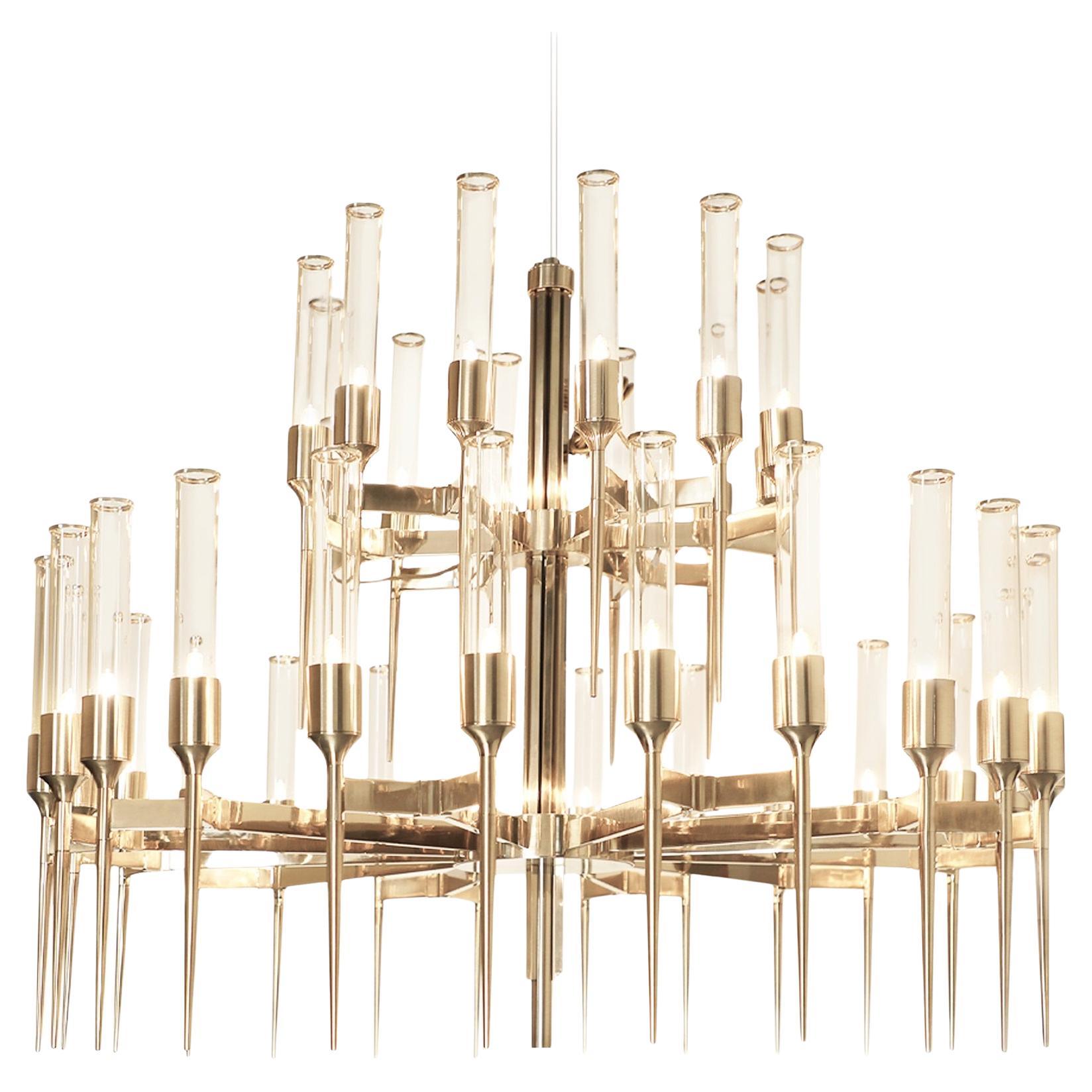 Lampadario in stile Art Déco placcato oro con elementi tubolari eleganti