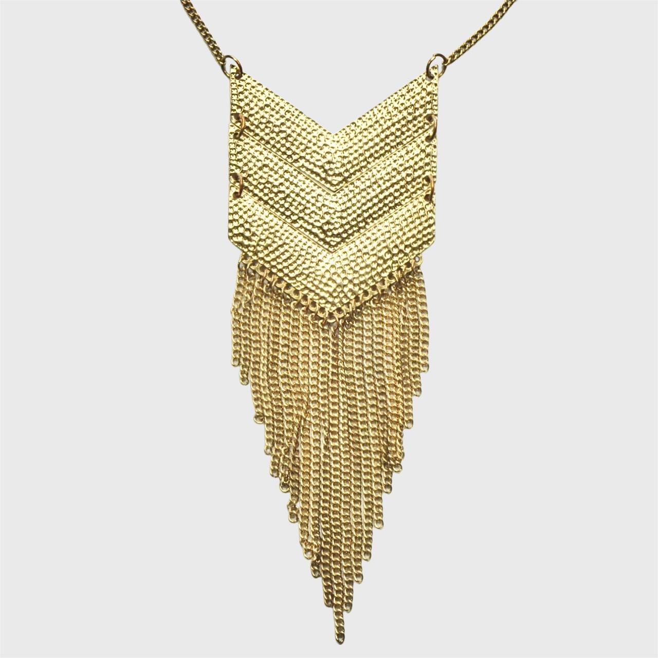 Collana con ciondolo Chevron articolato e placcato oro con frange, anni '70 in vendita 1
