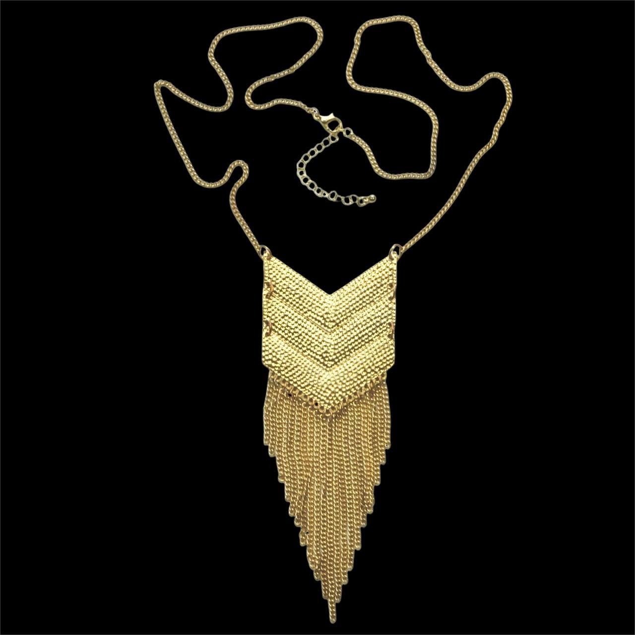 Collana con ciondolo Chevron articolato e placcato oro con frange, anni '70 in vendita 4