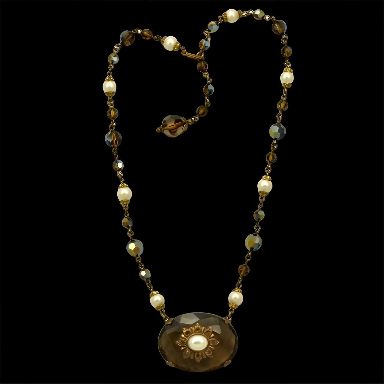 Gold Plated Aurora Borealis and Faux Pearl Necklace with a Glass Centrepiece For Sale 5