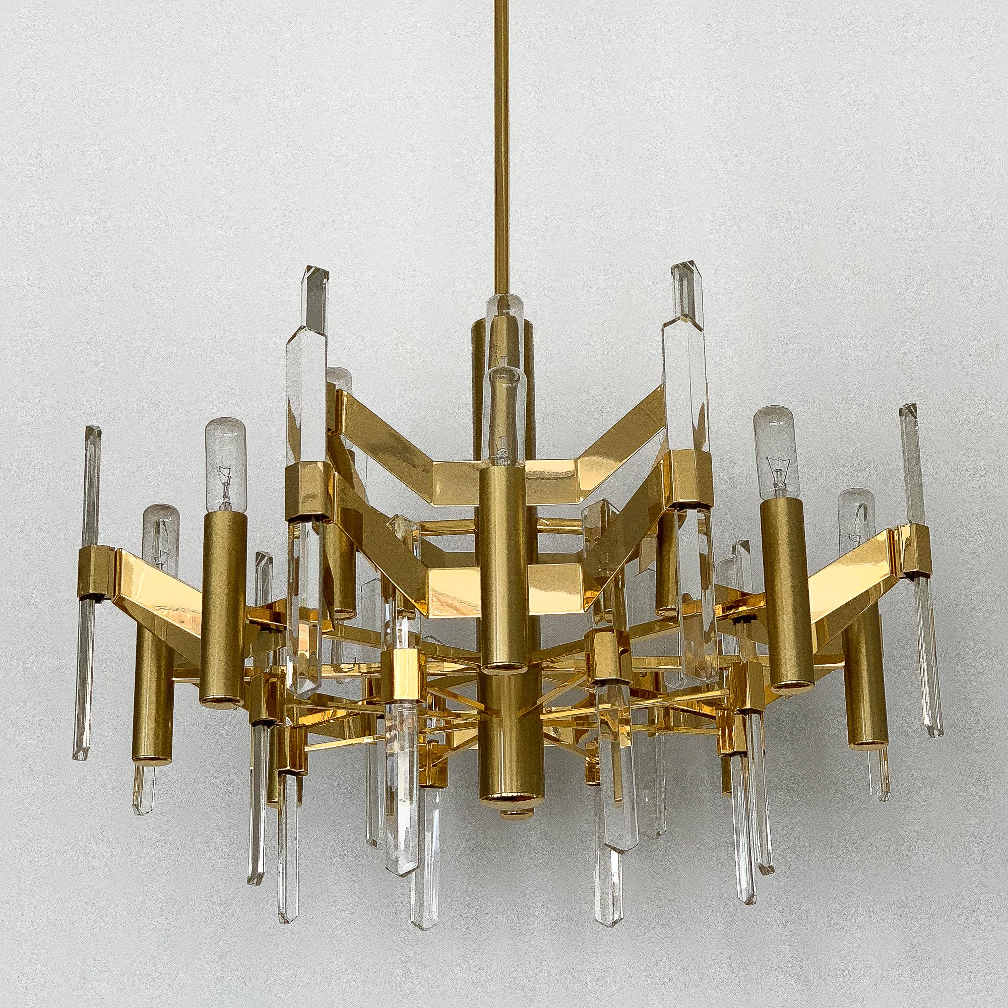 Gold-Plated Brass and Crystal Chandelier by Gaetano Sciolari In Excellent Condition In Chicago, IL