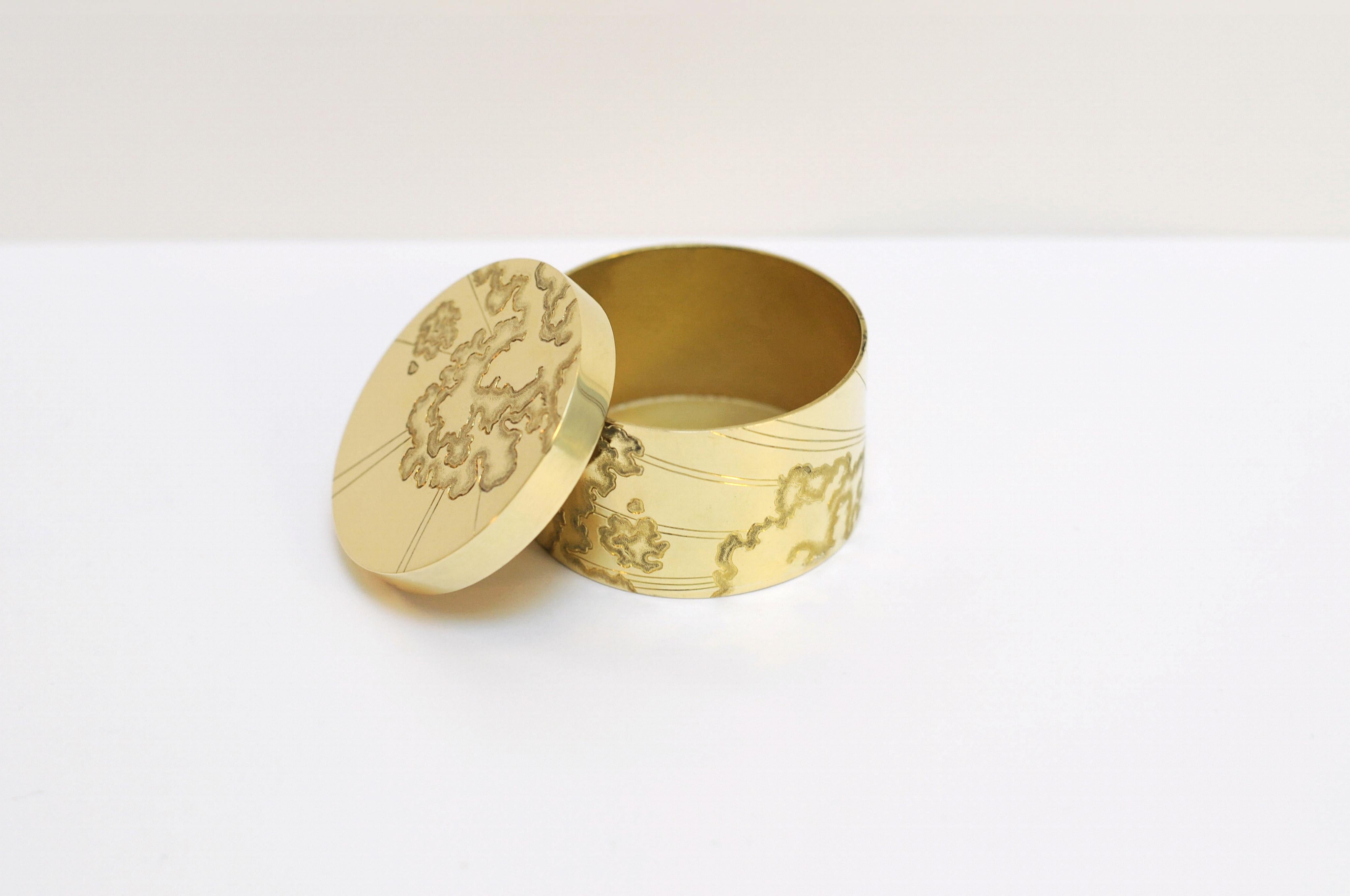 Modern Gold-plated brass Chiseled Round Box, Nuage Collection, 2021 For Sale