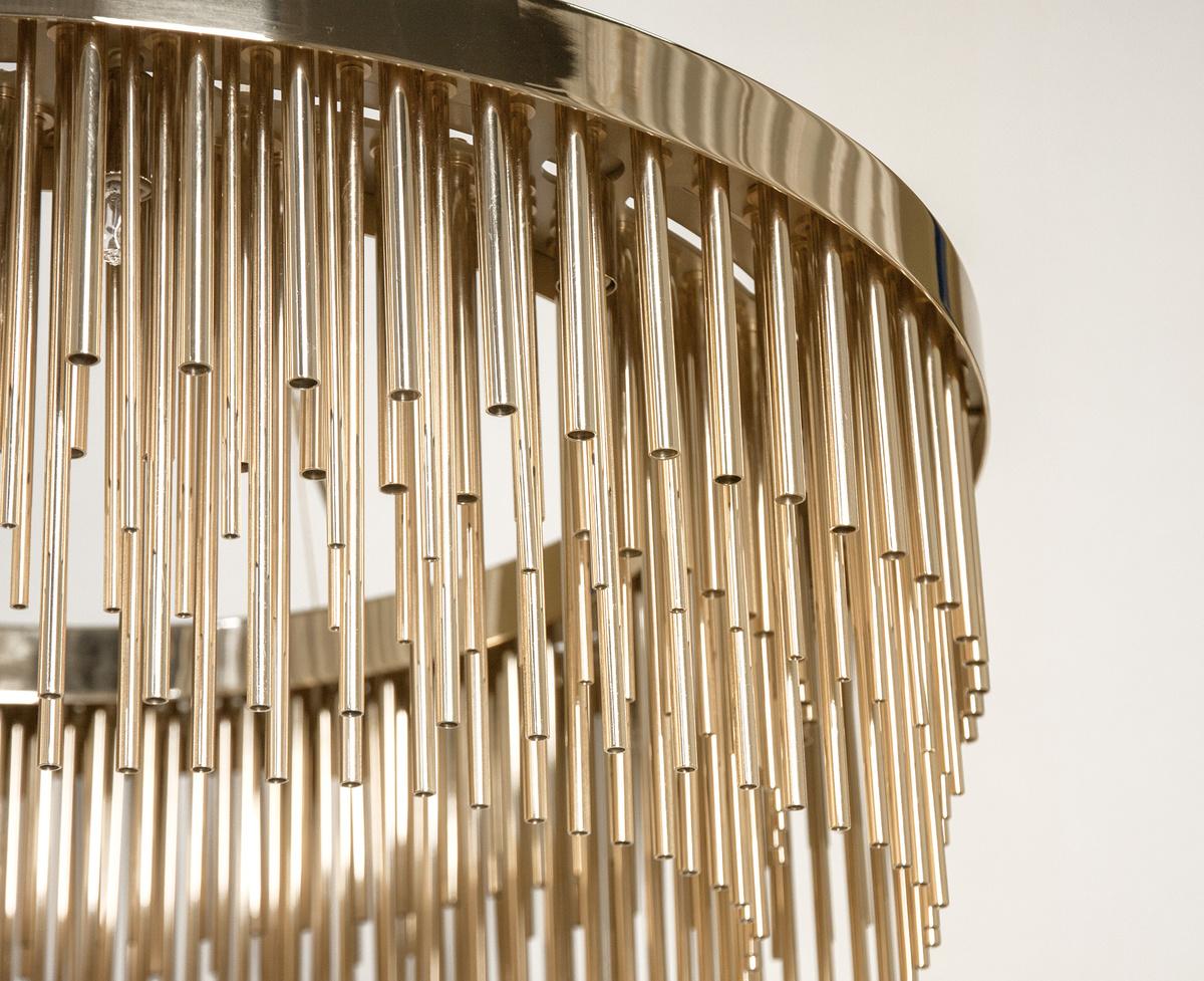 Fatto a mano Lampadario a frange placcato oro con design Art Deco - in stock in vendita