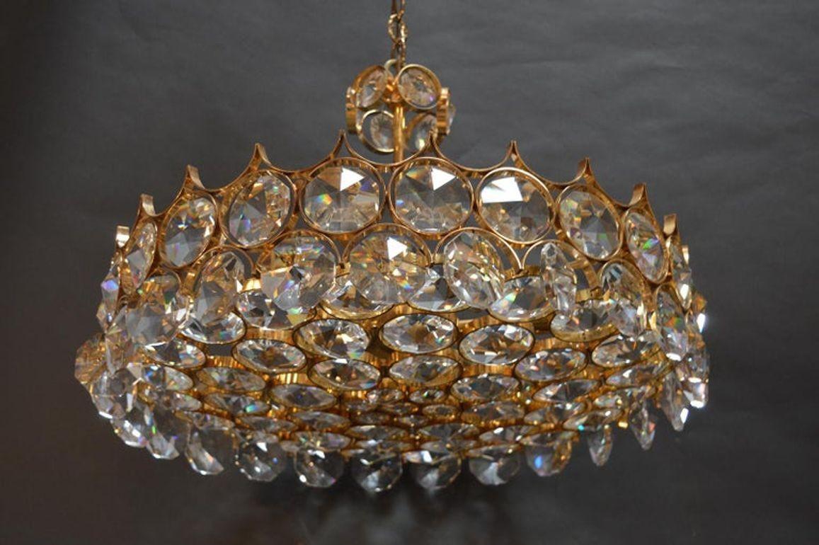 Hollywood Regency Gold-plated bronze and crystal pendant light made in the 1940's by Palwa. Stamped Germany. The length of the chain can be adjusted as needed.
*Rewired to fit US Standards
Dimensions:
47