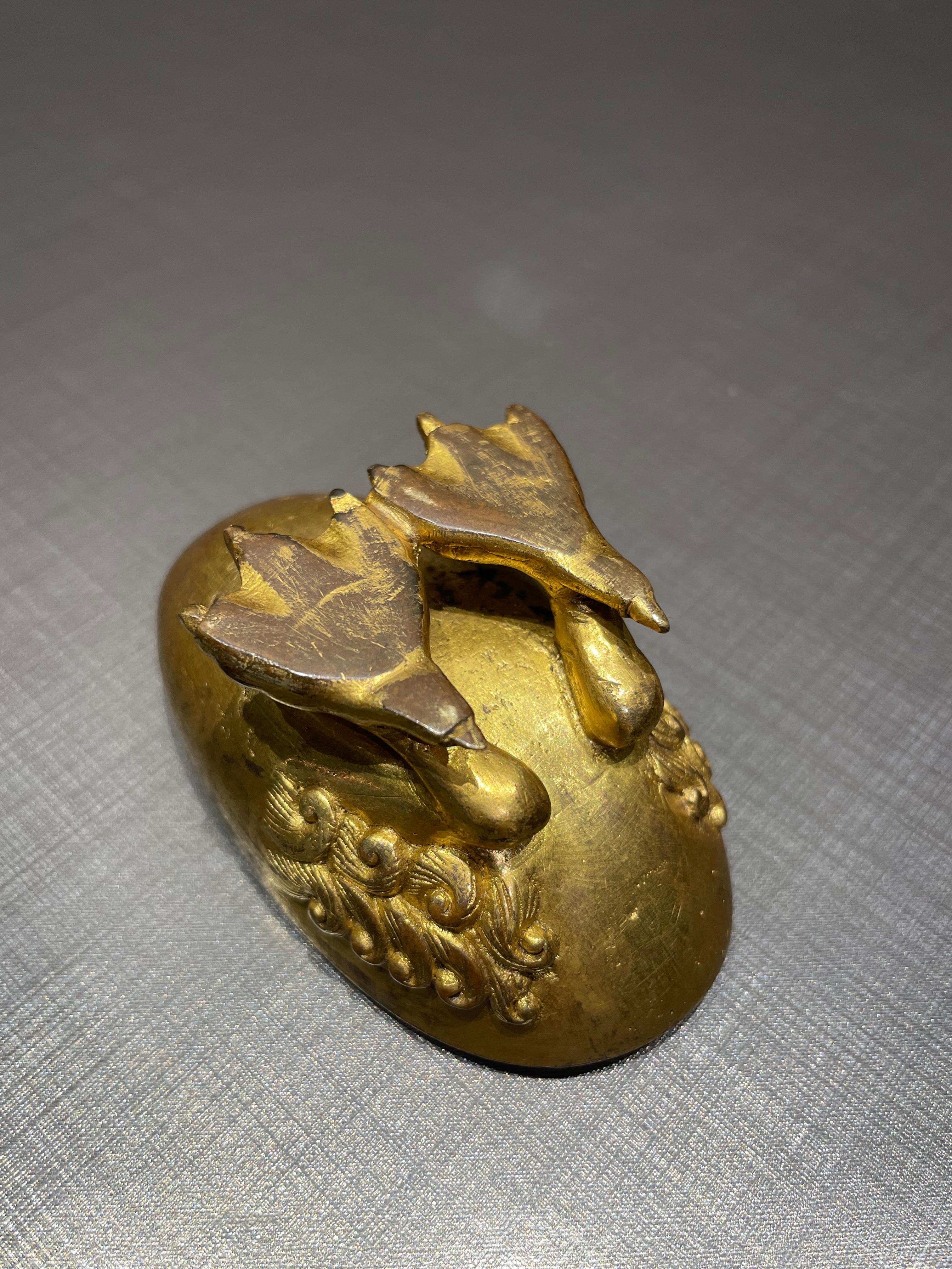 Gold Plated Bronze Duck Figured Incense Case, Qing Period In Good Condition For Sale In Chuo-ku, Tokyo
