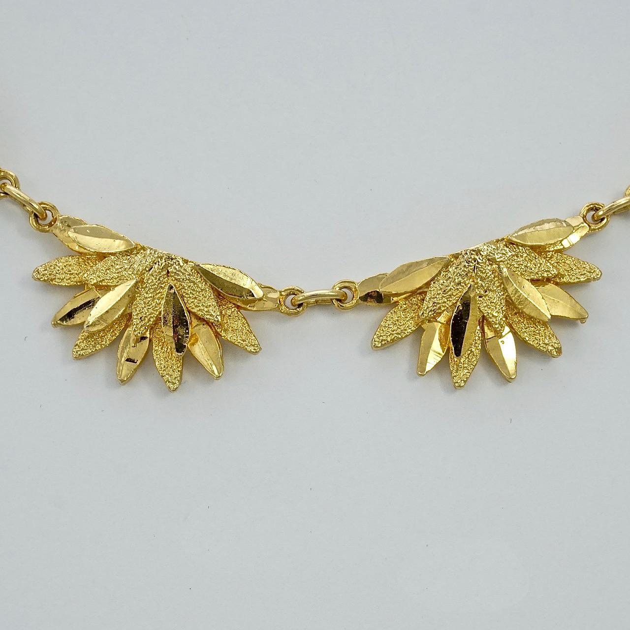 Women's or Men's Gold Plated Brushed and Shiny Petal Link Necklace circa 1970s For Sale