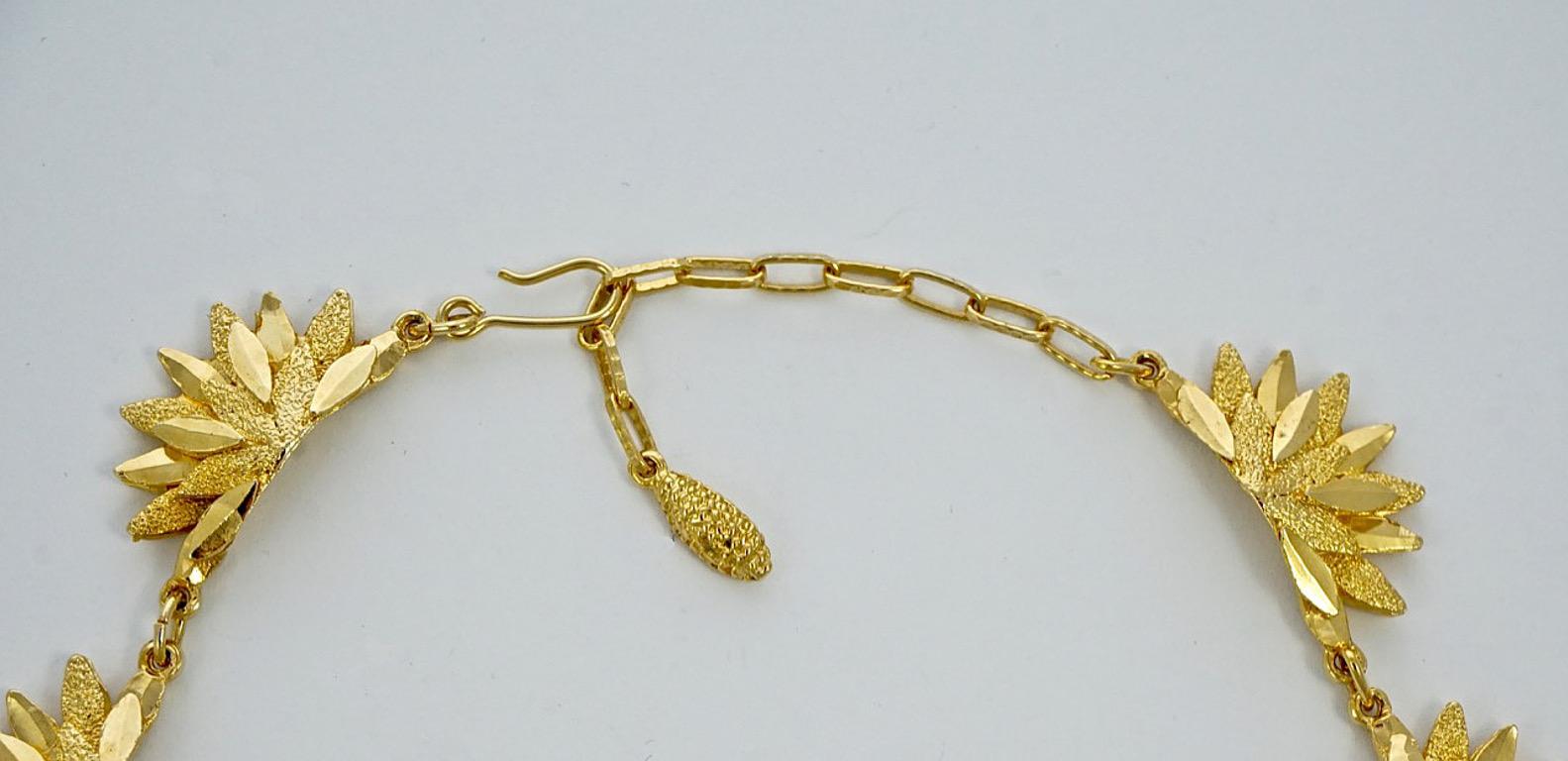 Gold Plated Brushed and Shiny Petal Link Necklace circa 1970s For Sale 1