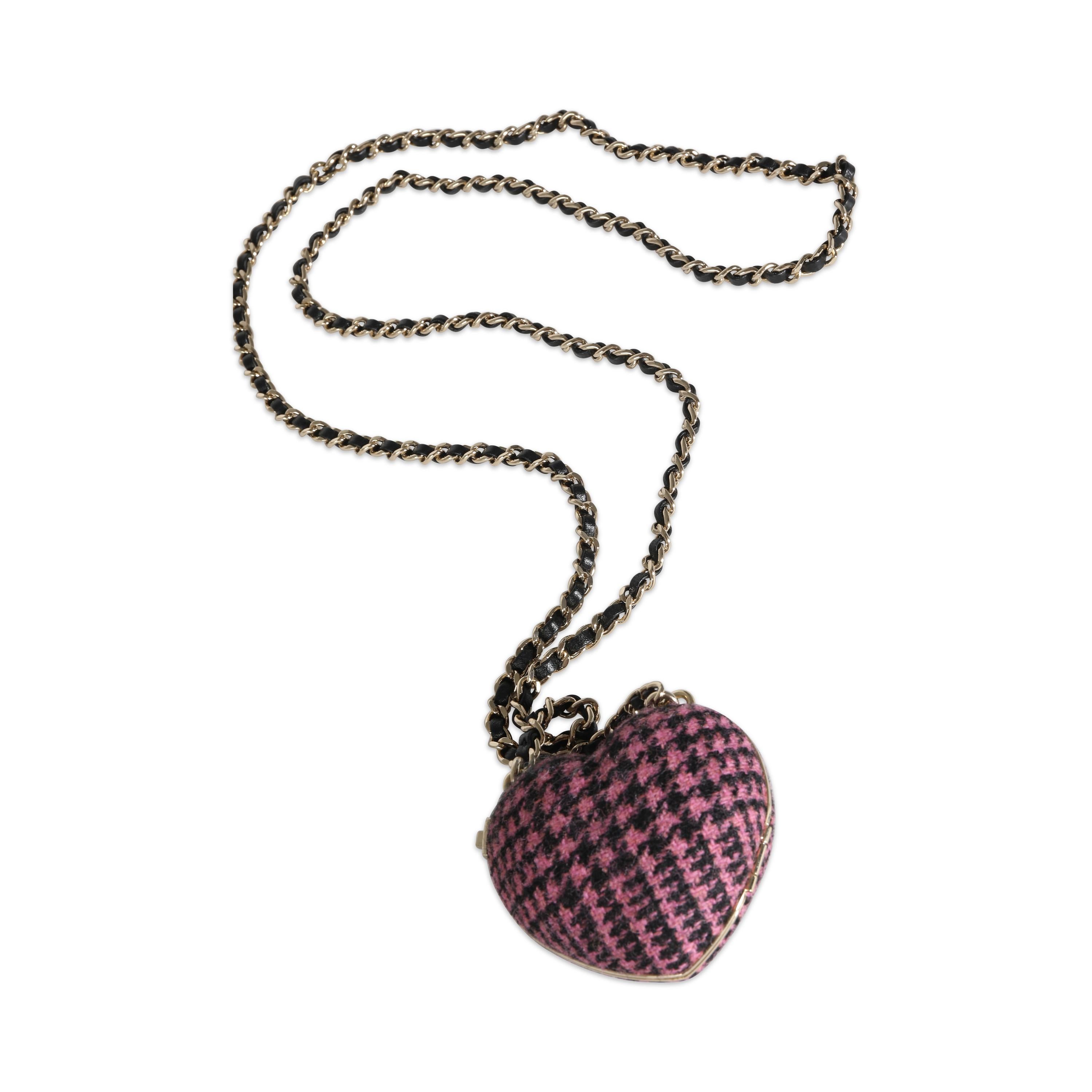 Collana con medaglione a cuore in tweed placcato oro di Chanel 2022

DETTAGLI PRIMARI
SKU: 139832
Titolo dell'inserzione: Collana con medaglione a cuore in tweed placcato oro di Chanel 2022
Descrizione delle condizioni: Viene venduto a 2425 USD. In