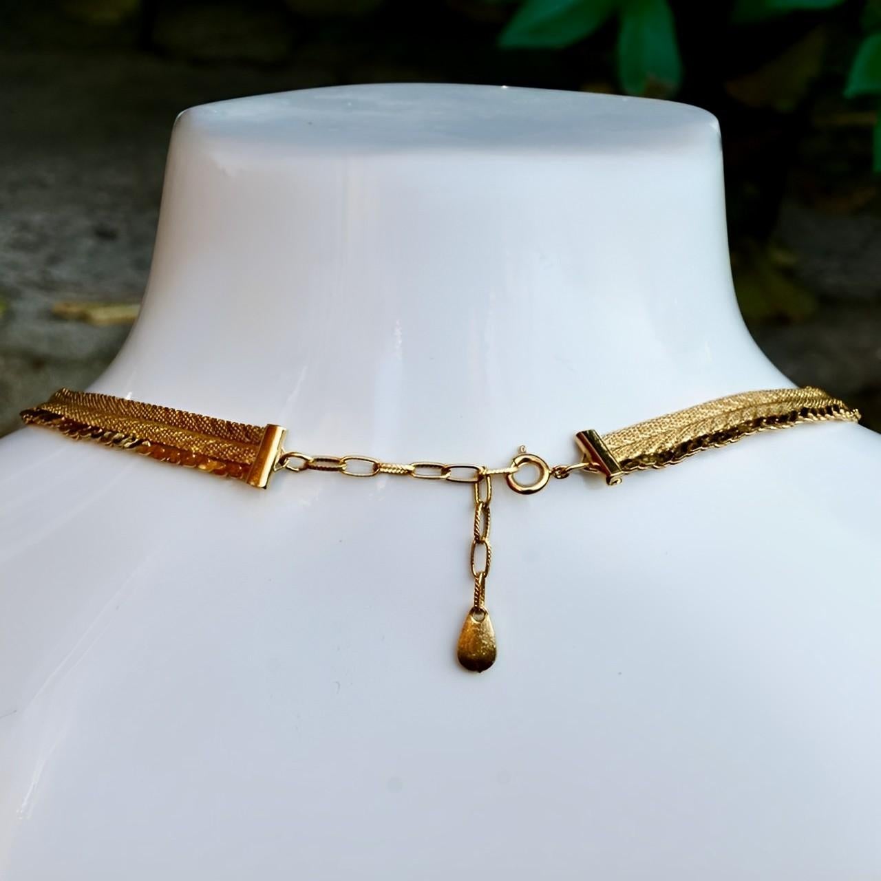 Gold Plated Chevron Mesh and Shiny Serpentine Collar Necklace circa 1980s In Excellent Condition For Sale In London, GB