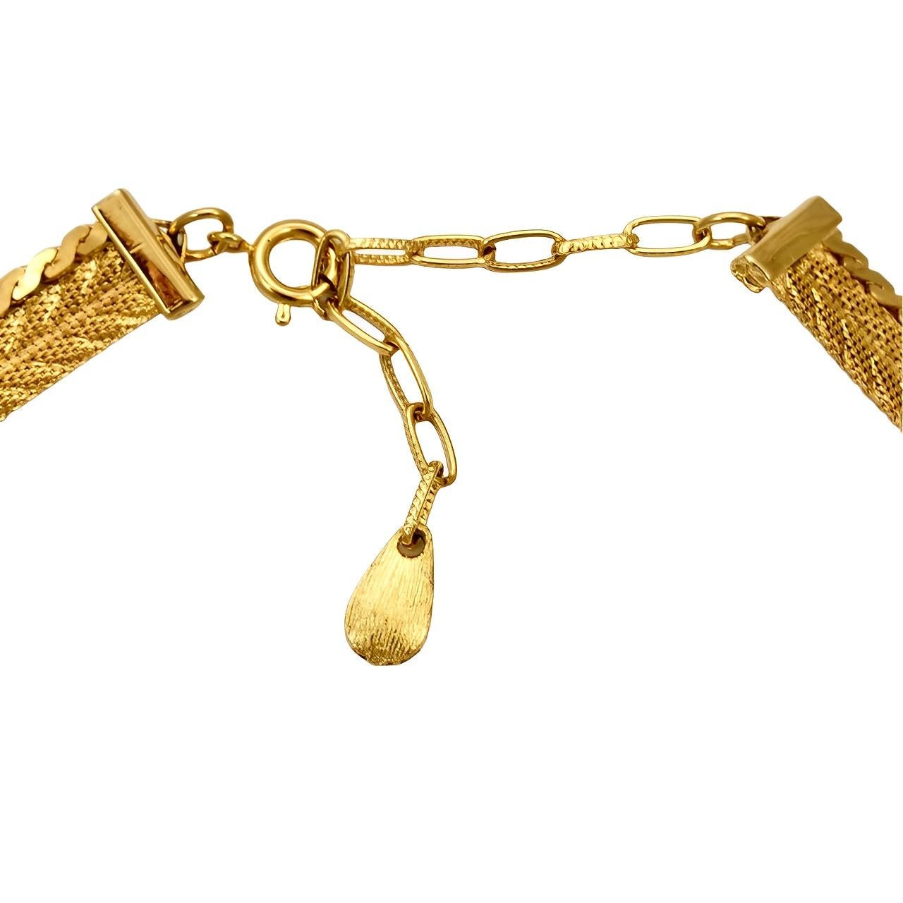 Collier collier en maille à chevrons plaqué or et serpentine brillante, circa 1980 Unisexe en vente