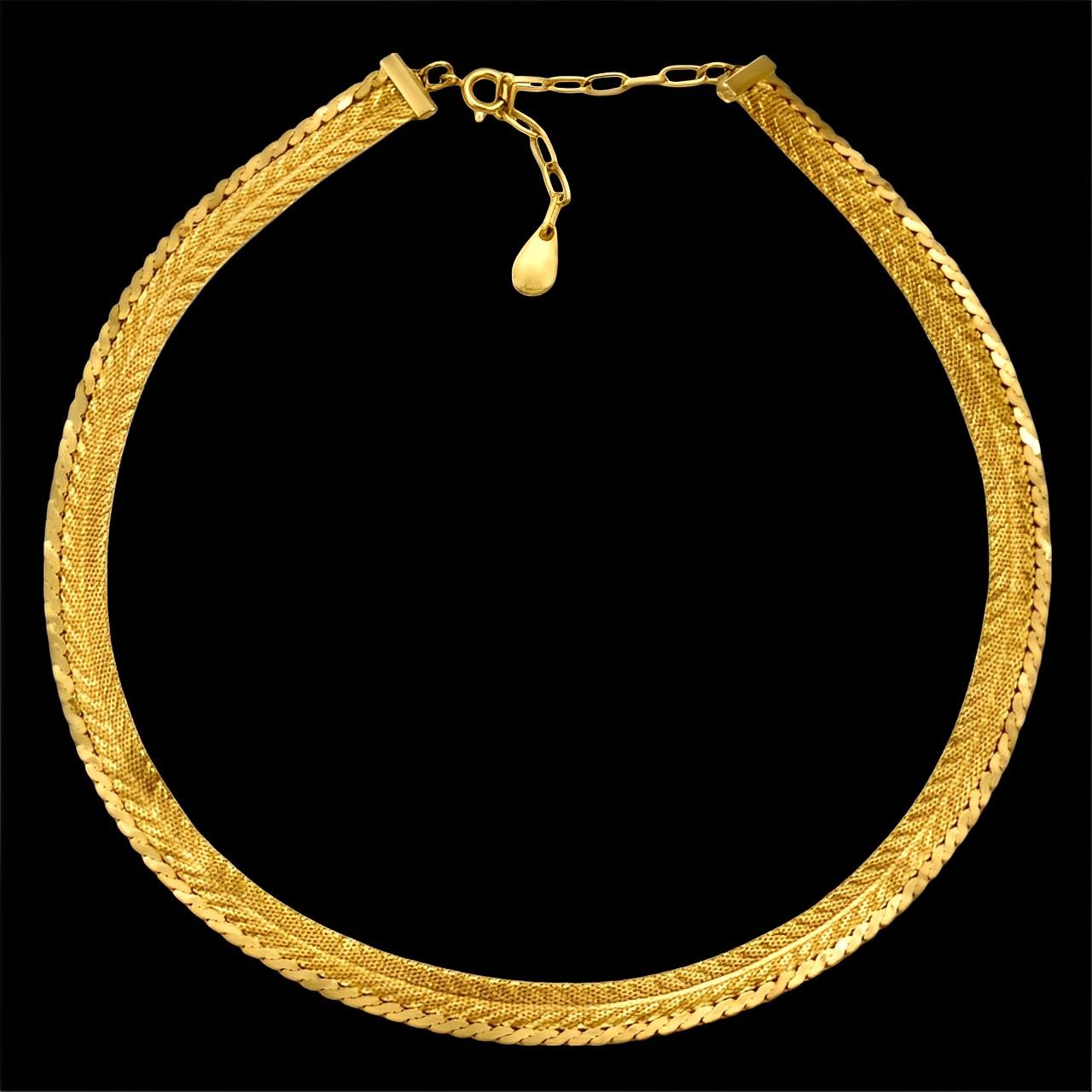 Gold Plated Chevron Mesh and Shiny Serpentine Collar Necklace circa 1980s For Sale 4