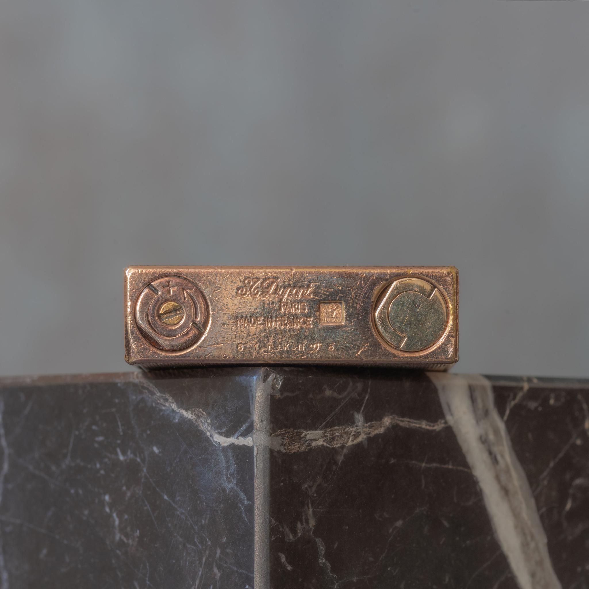 Fin du 20e siècle Briquet de poche Dupont plaqué or, vers 1980 en vente