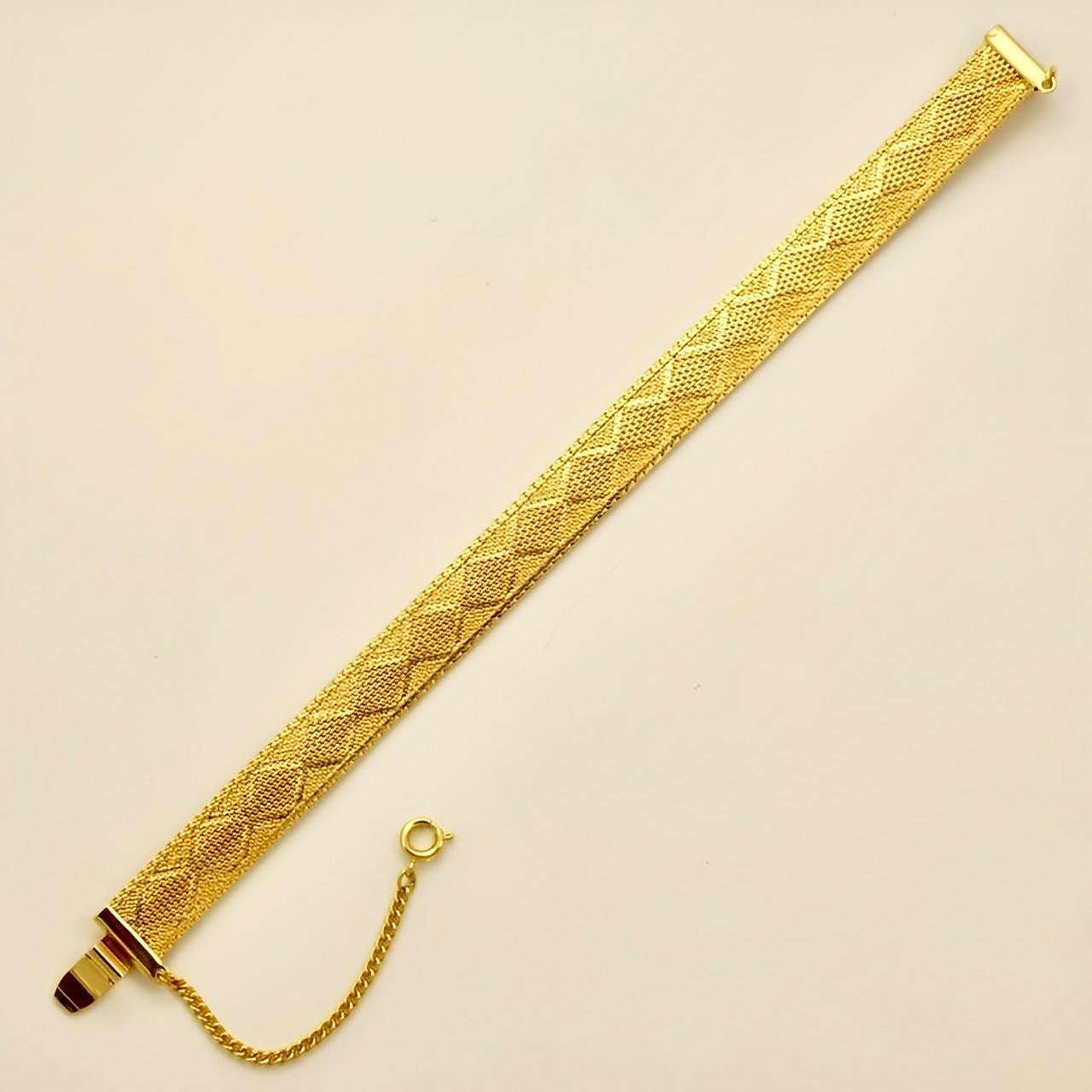 Gold Plated Egyptian Revival Diamond Design Mesh Bracelet circa 1980s In Good Condition For Sale In London, GB