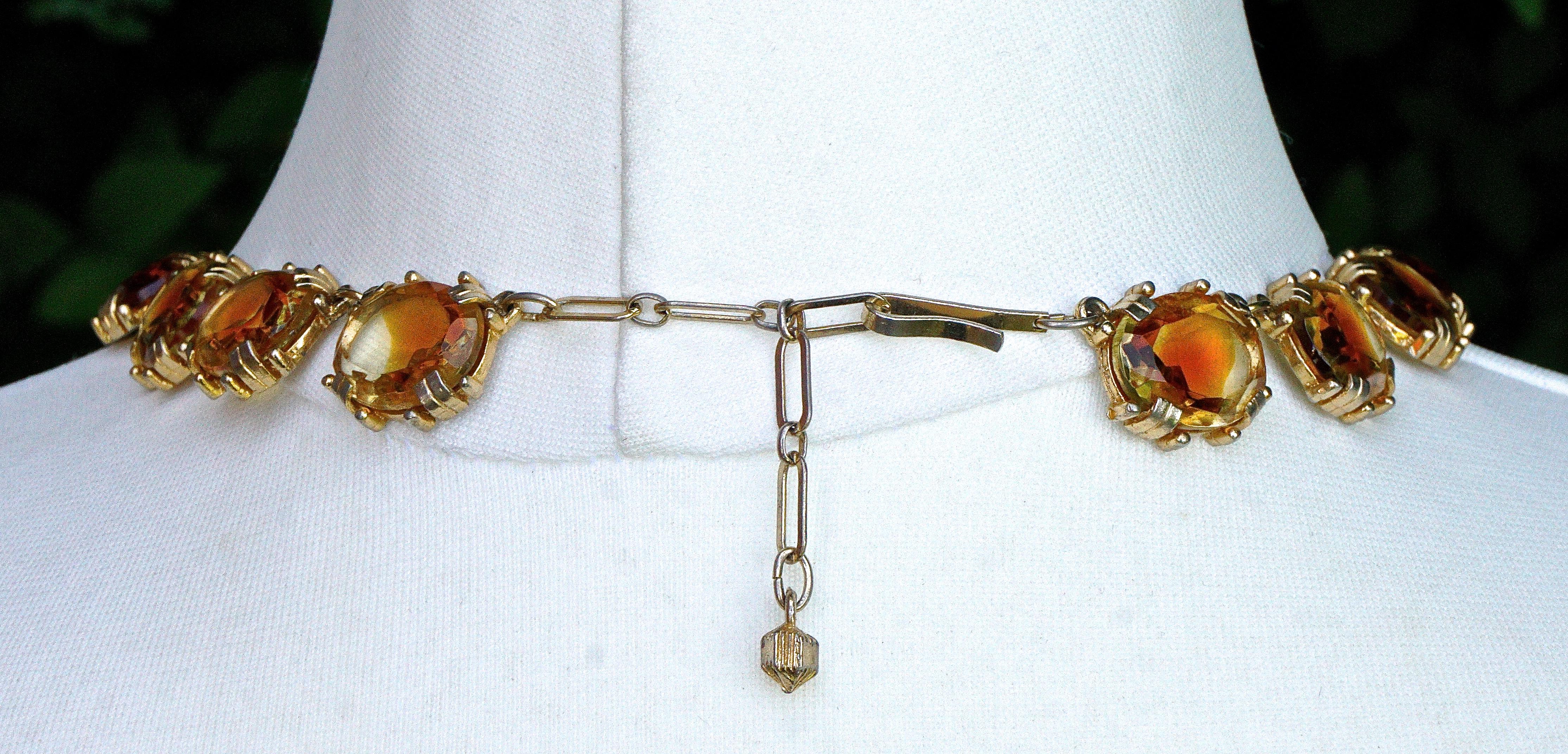 Gold Plated Faceted Oval Amber and Clear Glass Riviere Necklace circa 1950s For Sale 2
