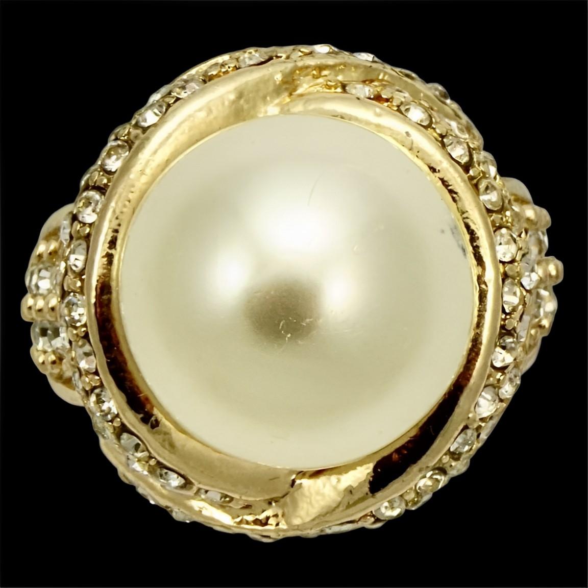 Gold Plated Faux Pearl and Crystals Cocktail Ring For Sale 2