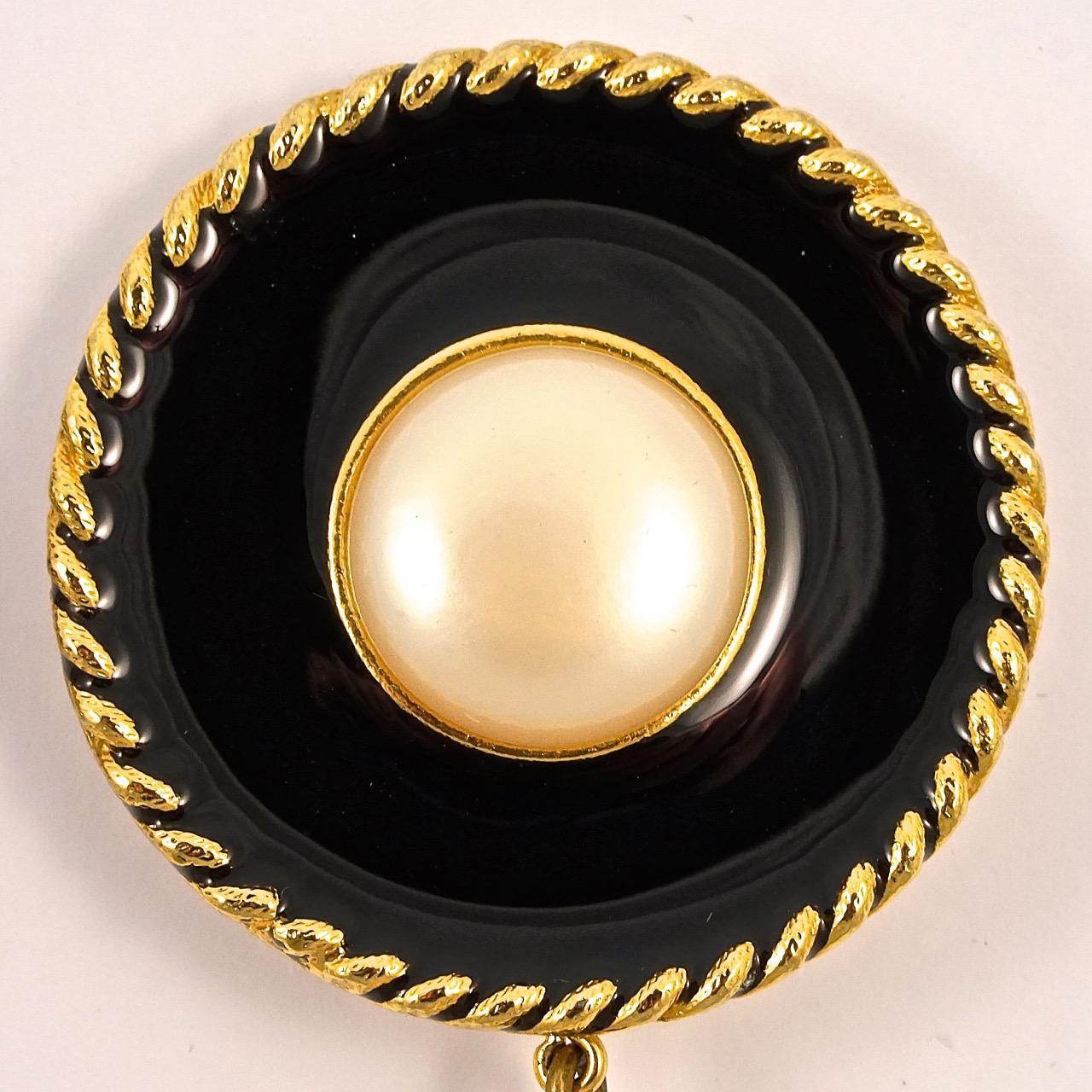 Fabulous gold plated clip on earrings featuring cream faux pearls and black enamel with a rope twist edging. The pearl drops are accentuated with a small circle of channel set rhinestones. Measuring length 8cm / 3.1 inches, and the black enamel