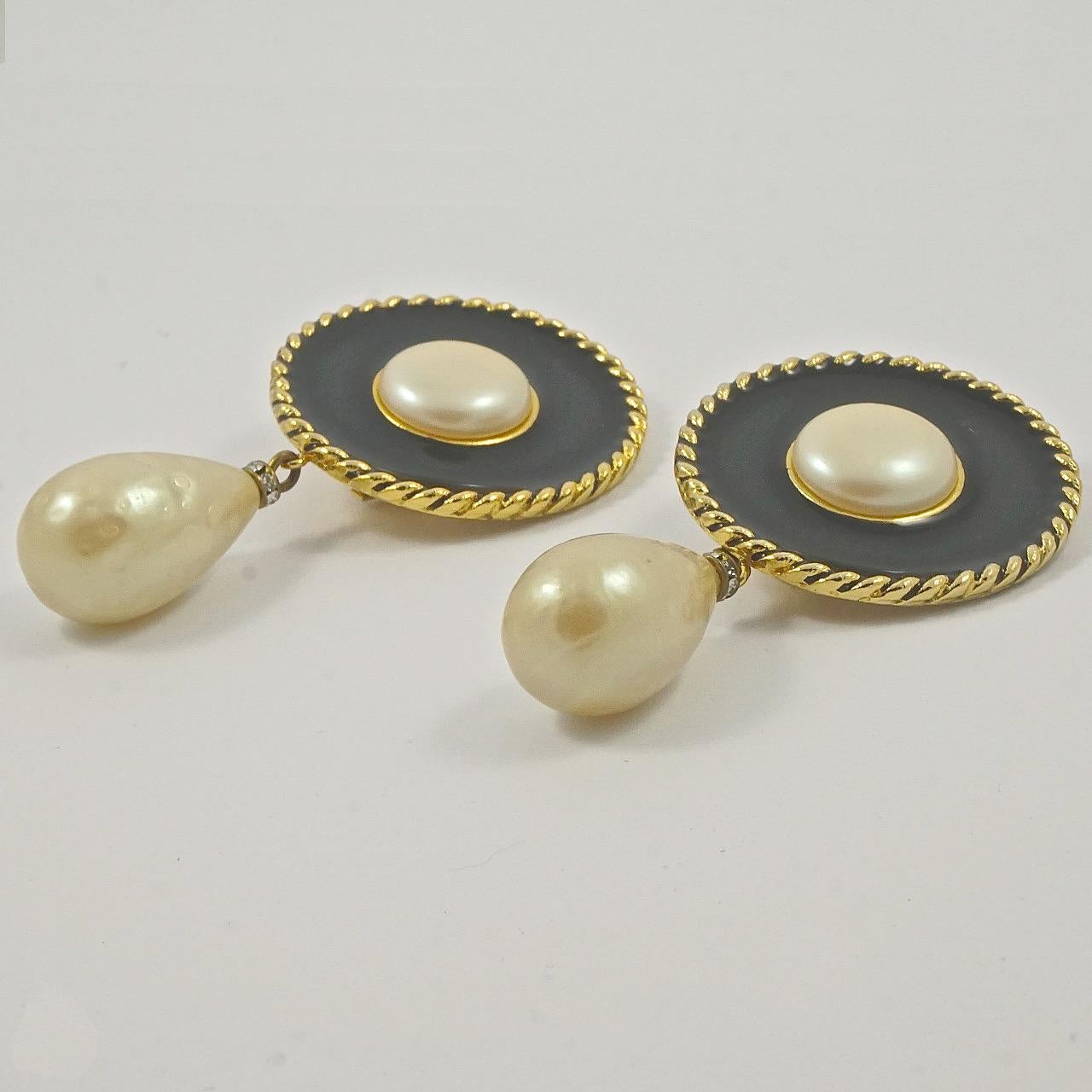 Gold Plated Faux Pearl Black Enamel Rhinestone Clip On Drop Earrings In Good Condition For Sale In London, GB