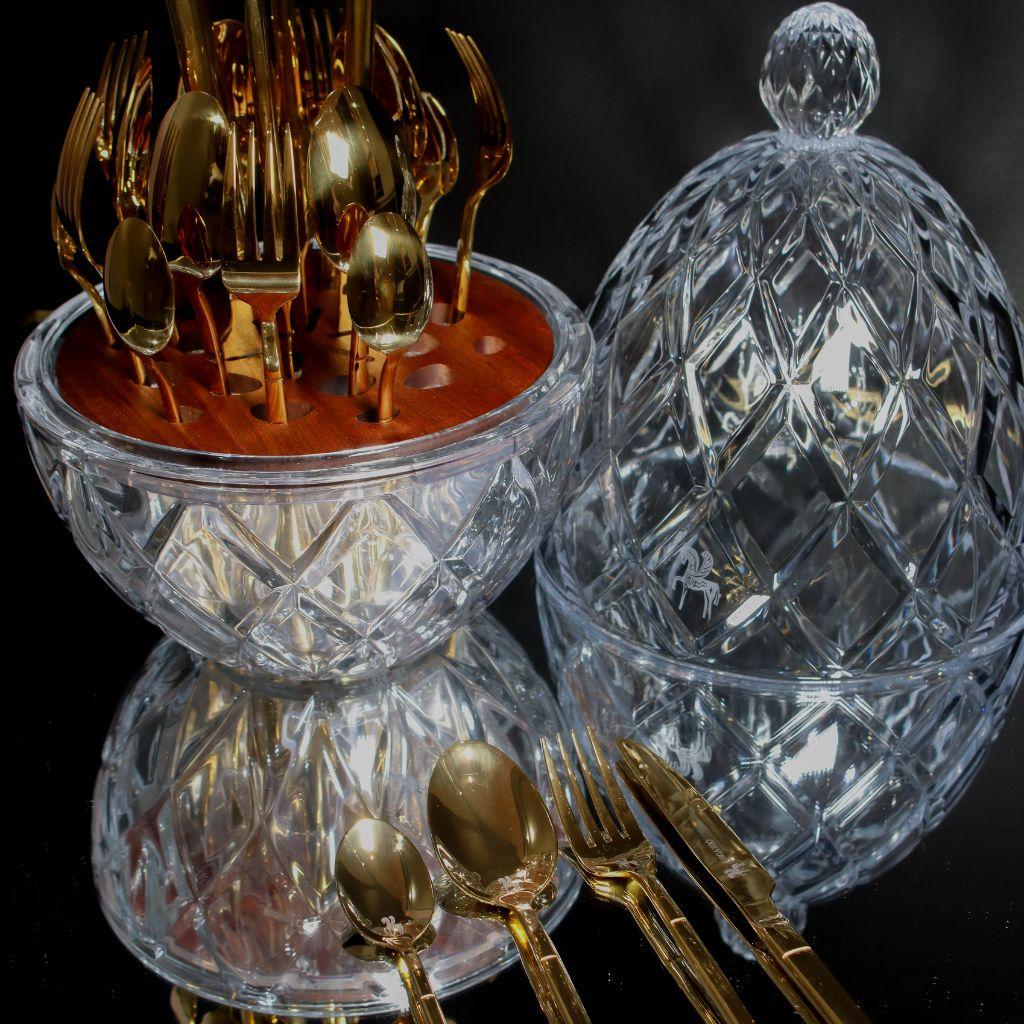  L'Ambrosia is a unique 24-piece cutlery set that comes in a crystal case, bringing elegance to any interior. The extraordinary design of this timeless set allows it to serve as the centerpiece when not in use while furnishing the dining table with