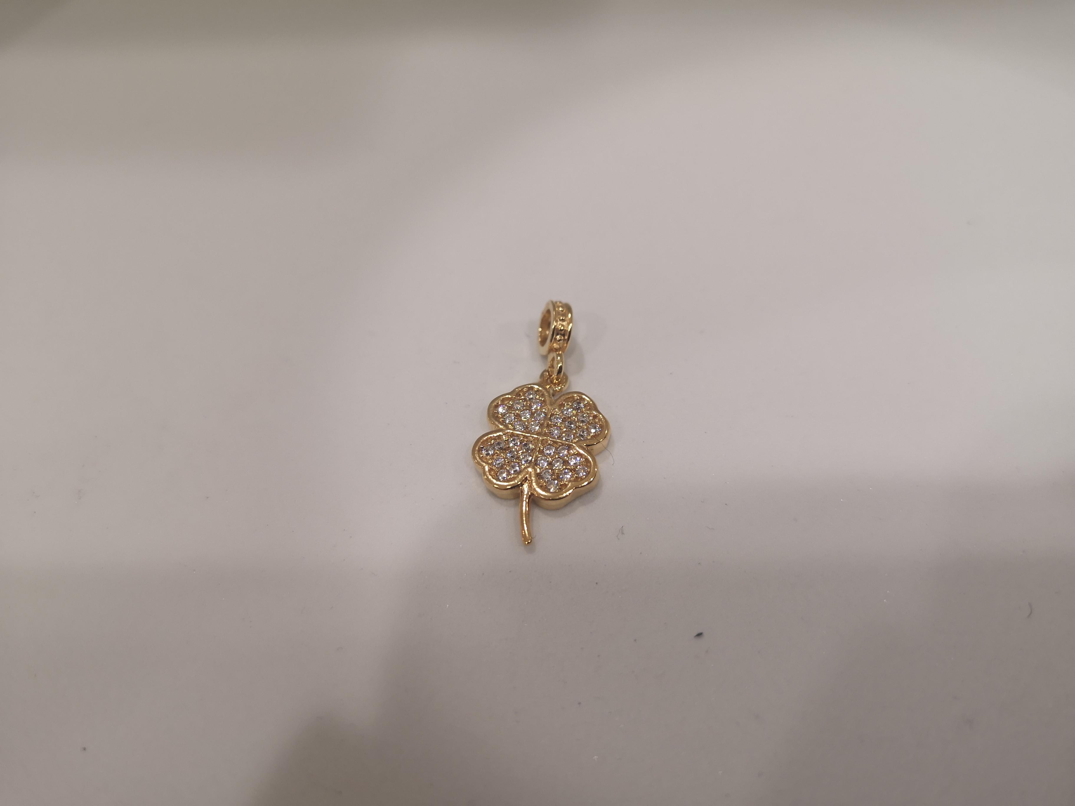 Gold plated four-leaf clover zirconia charm In New Condition In Capri, IT