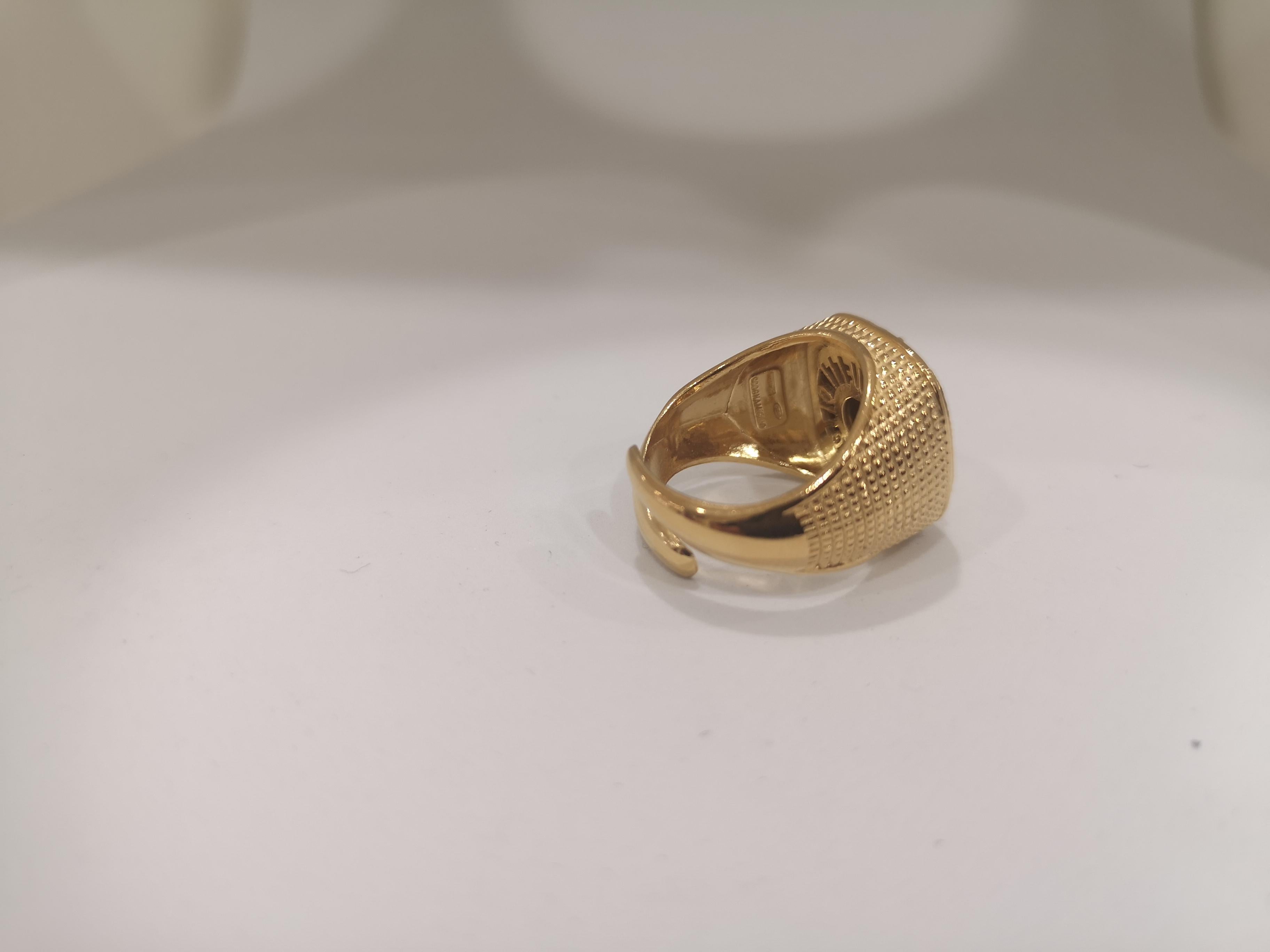 Gold plated good luck amulet ring In New Condition In Capri, IT