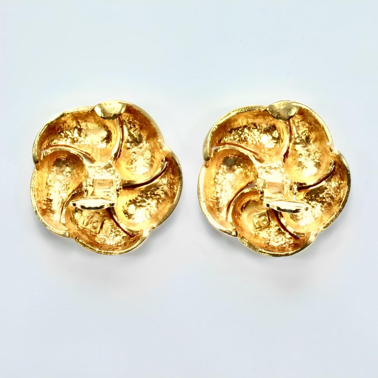 Gold Plated Hammered Flower Clip-On Statement Earrings - Les Bernard Vanity In Good Condition For Sale In London, GB