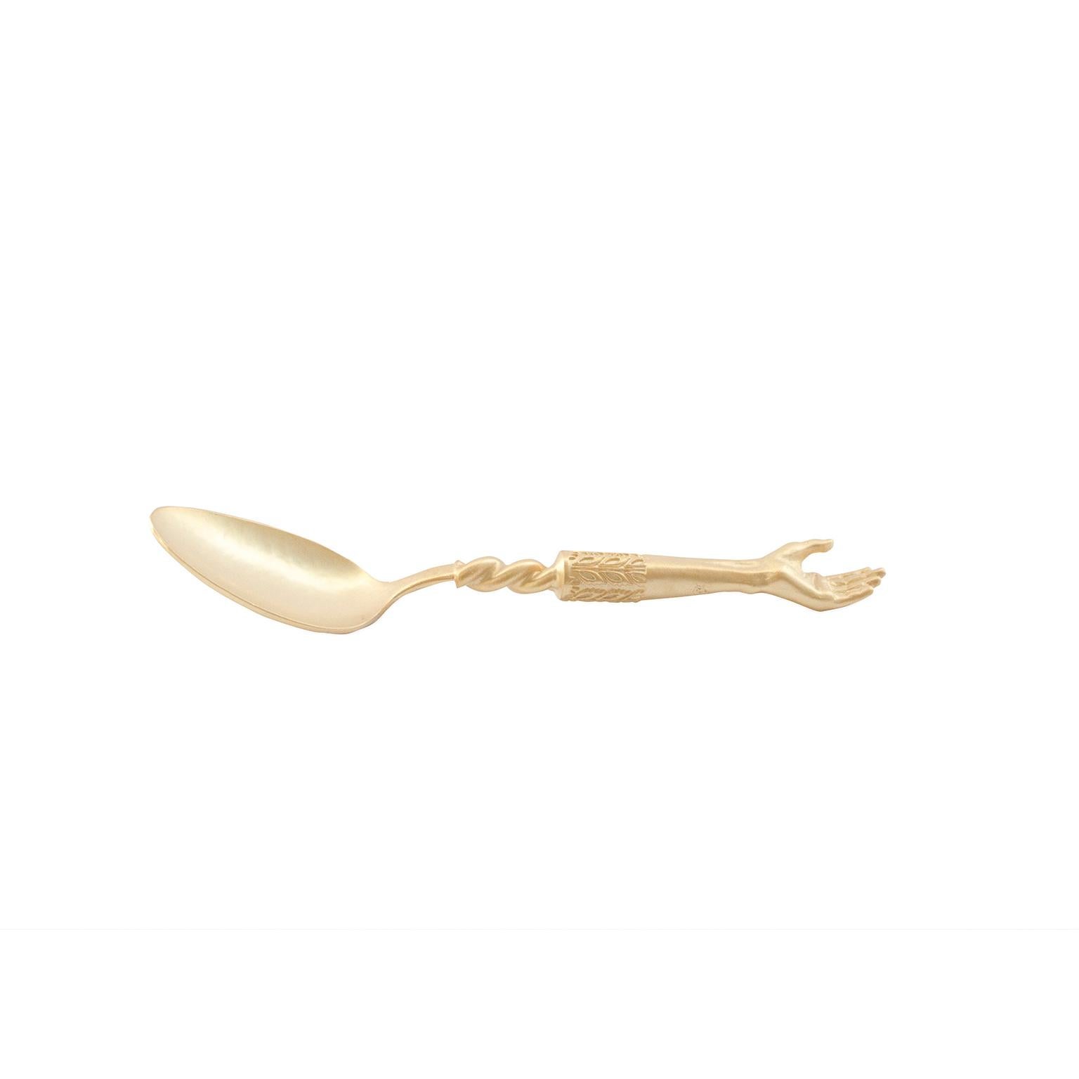 Set of 4 tea spoons elaborated in brass and 18-carat gold-plated.
from the collection Joyas en casa ‘Joyas en casa’ which means “Gems at home” is a table ware and bowls collection that bring strong 'sculptural' feelings to everyday objects; with